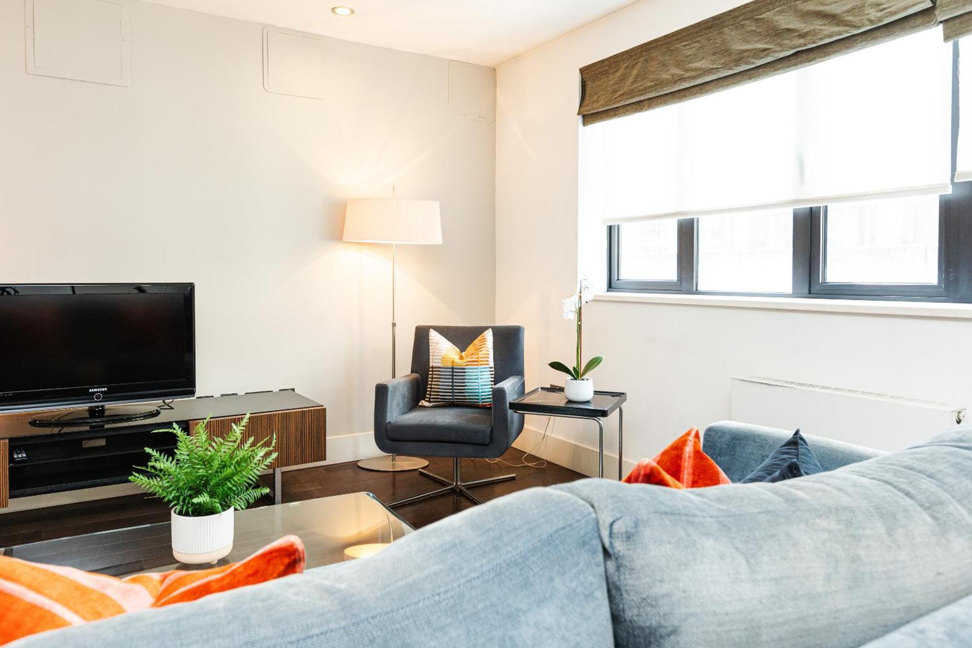 Stunning Serviced Apartments, Steps From Monument Station *