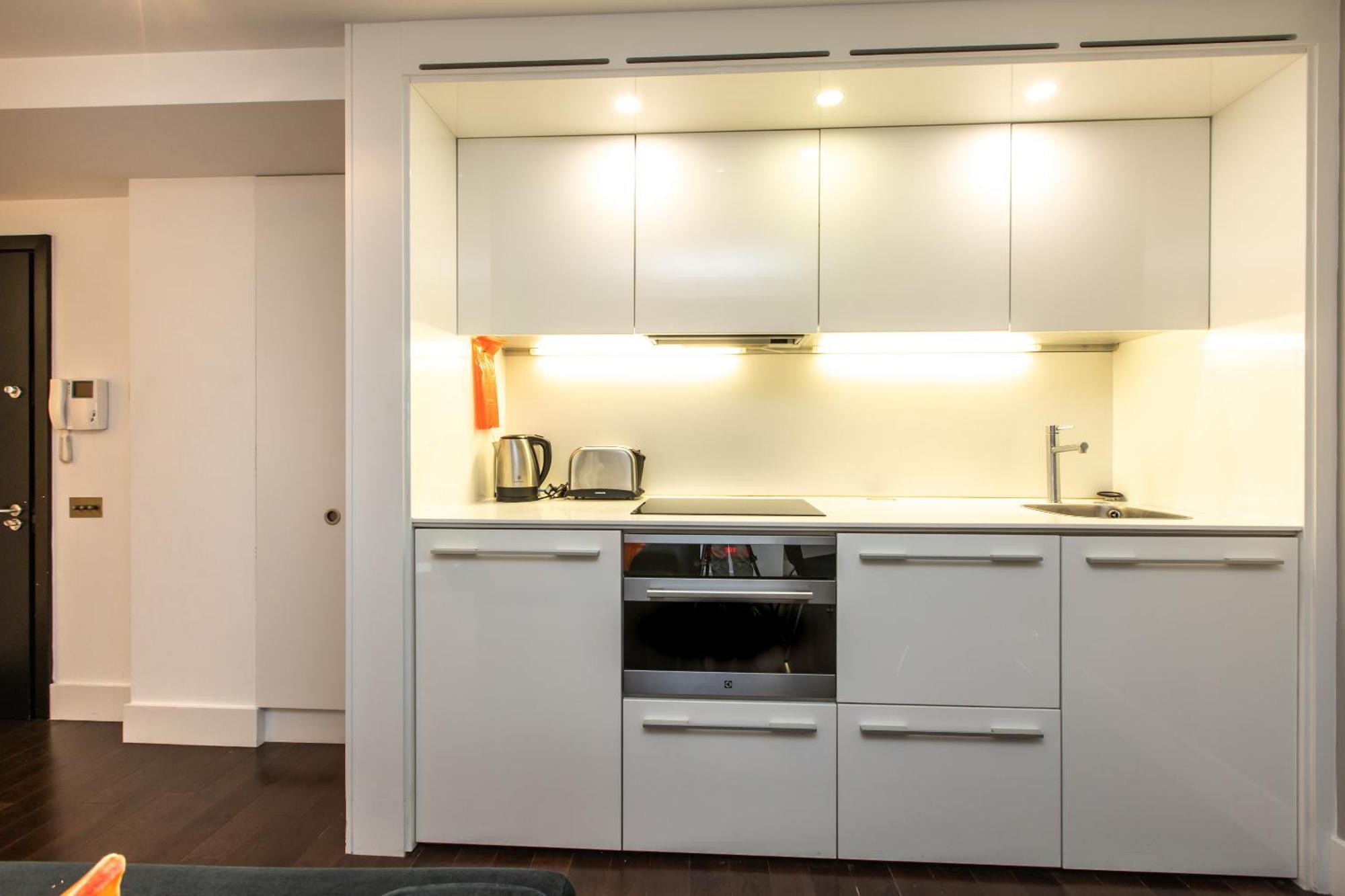 Stunning Serviced Apartments, Steps From Monument Station Appartement