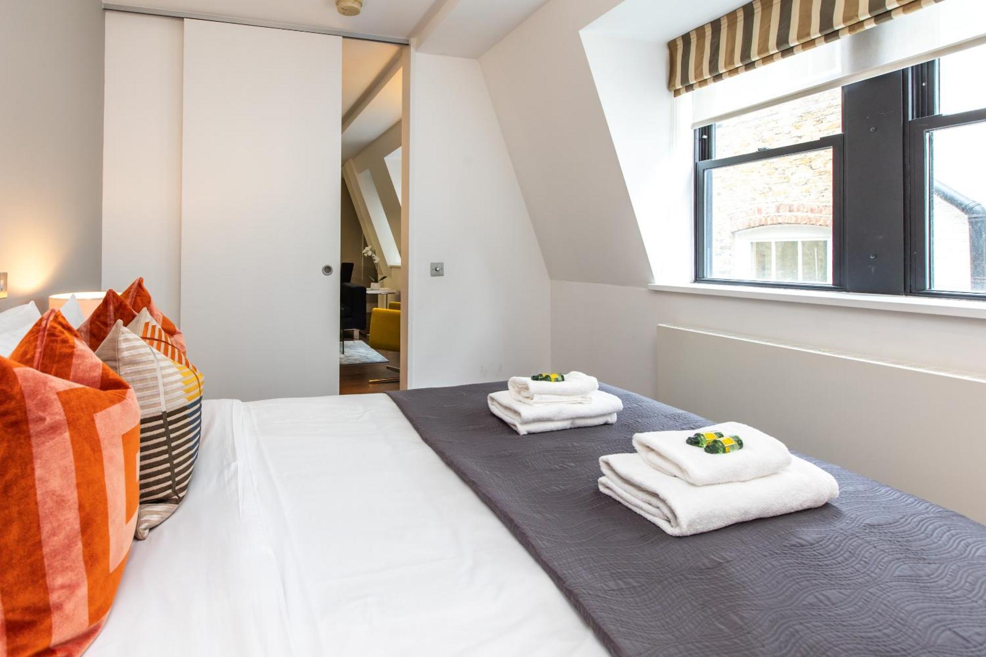 Stunning Serviced Apartments, Steps From Monument Station Appartement