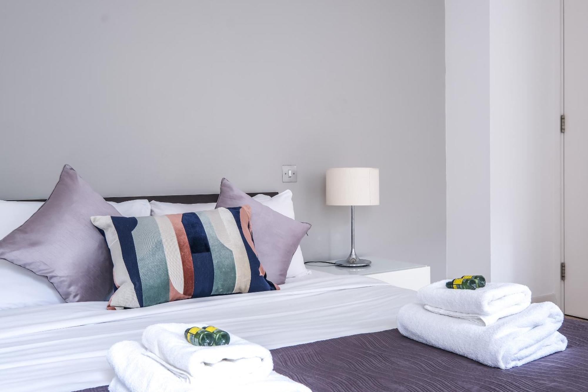 Stunning Serviced Apartments, Steps From Monument Station Londres