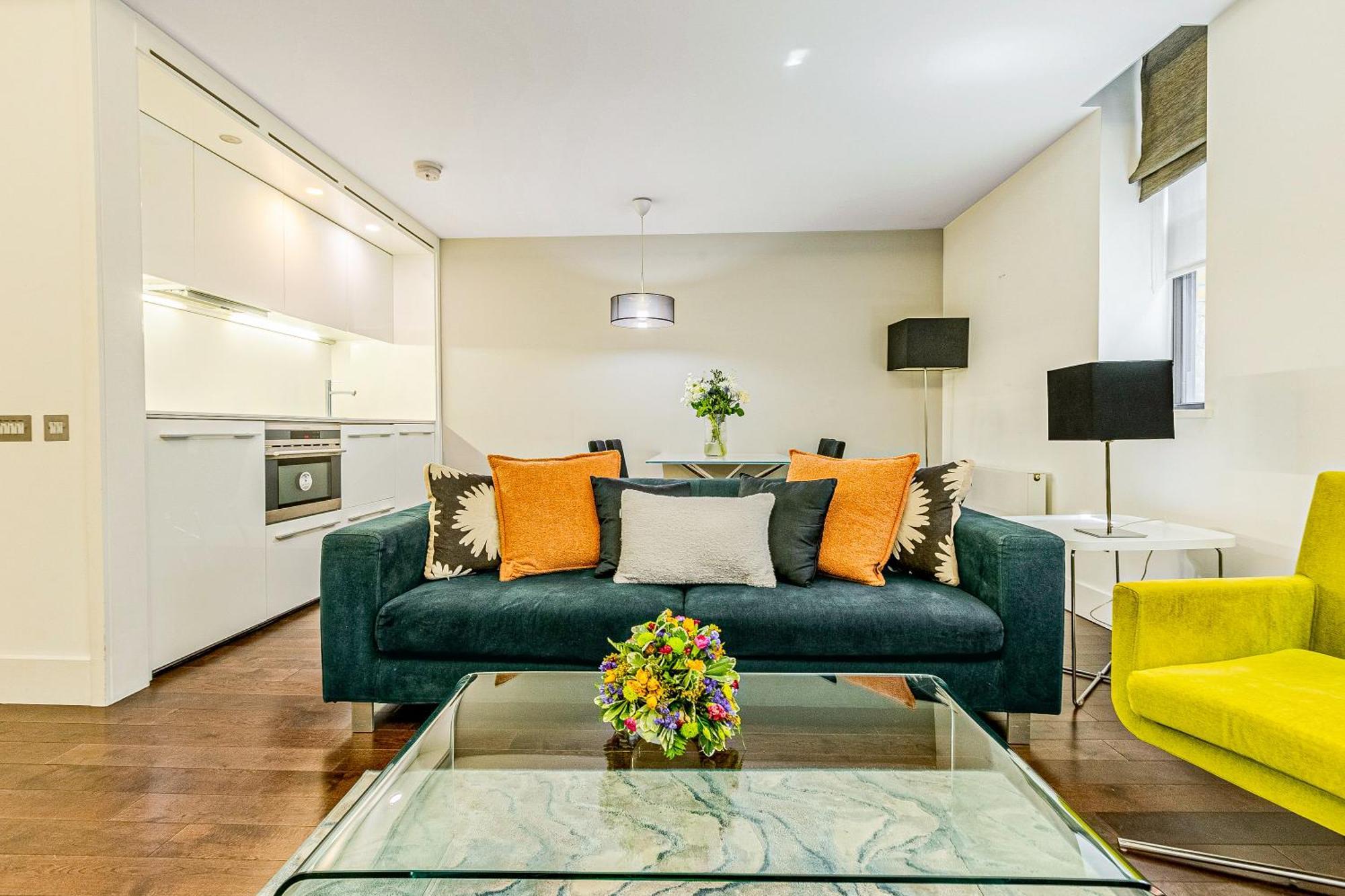 Stunning Serviced Apartments, Steps From Monument Station Apartment London
