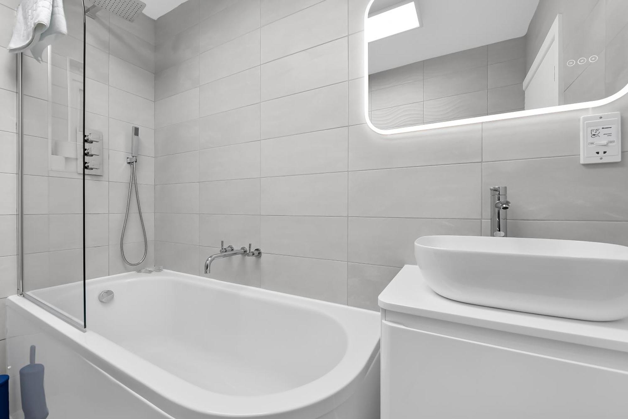 Appartement Lovely 4 Bedroom With Outdoor Space *