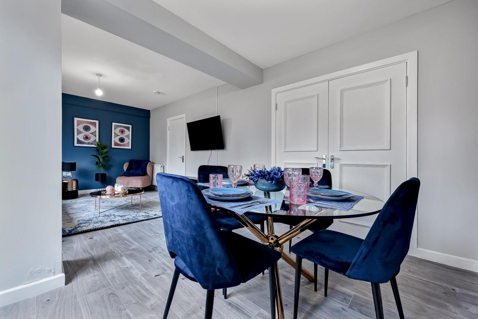 Lovely 4 Bedroom With Outdoor Space Appartement *