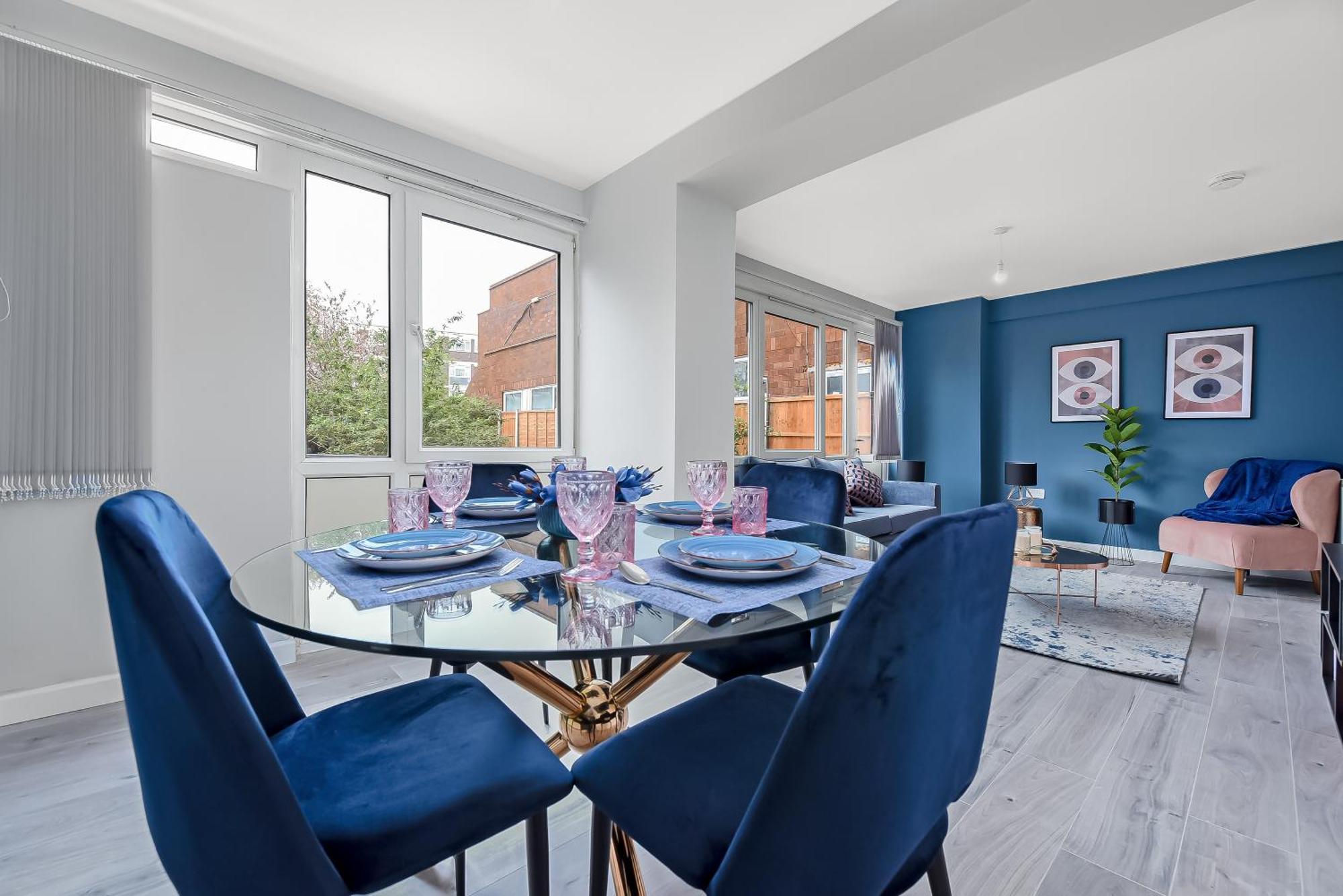 Lovely 4 Bedroom With Outdoor Space Appartement *