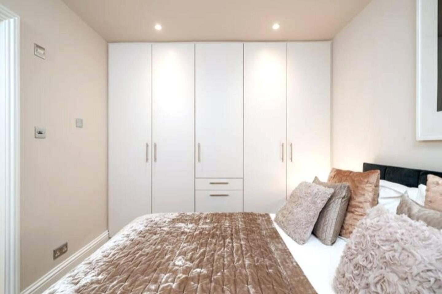 Niru Experience Jewel Of Ifield Road Appartement Londres