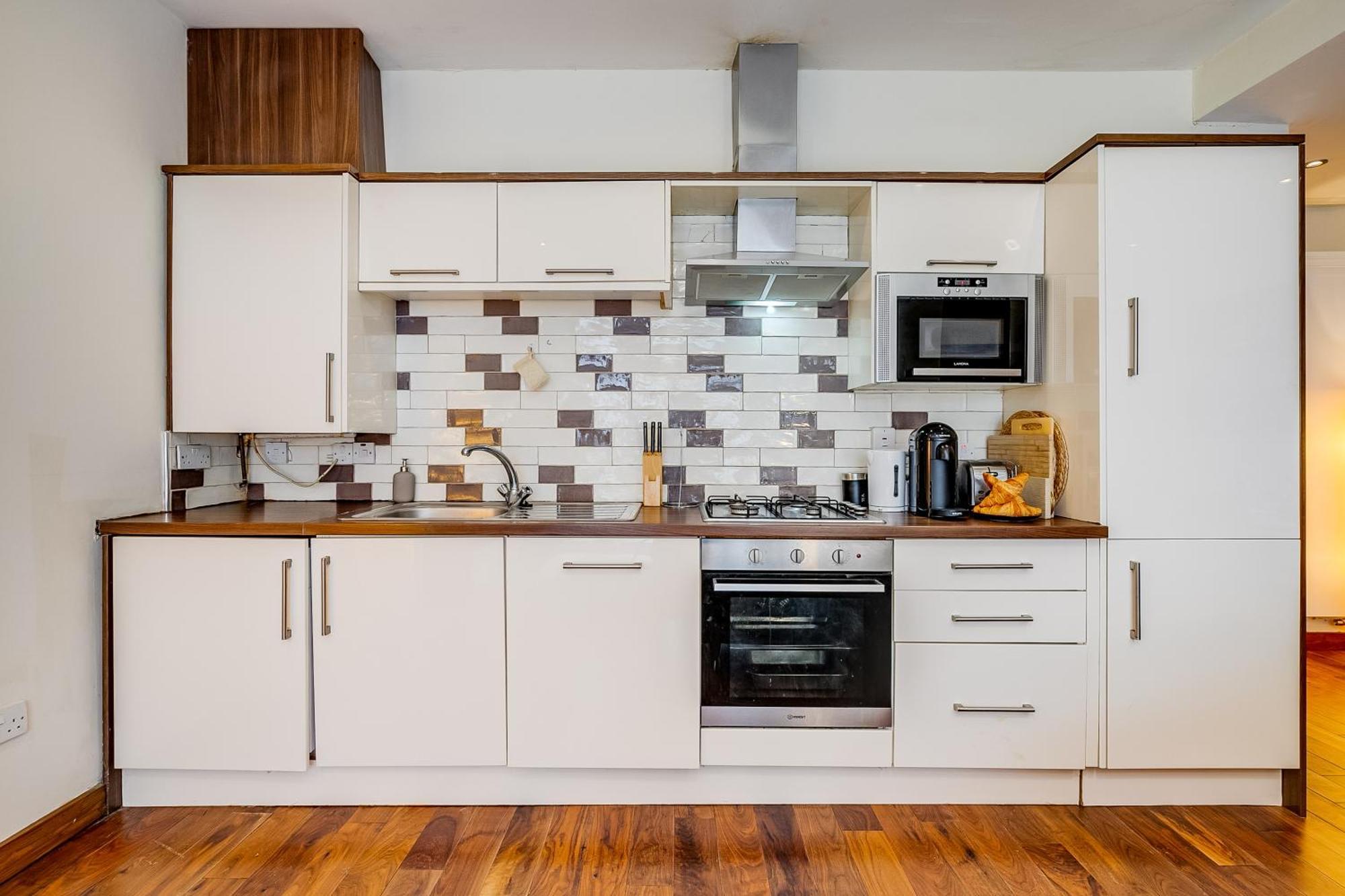 Entire Family - 2bd2bth Earl's Court
