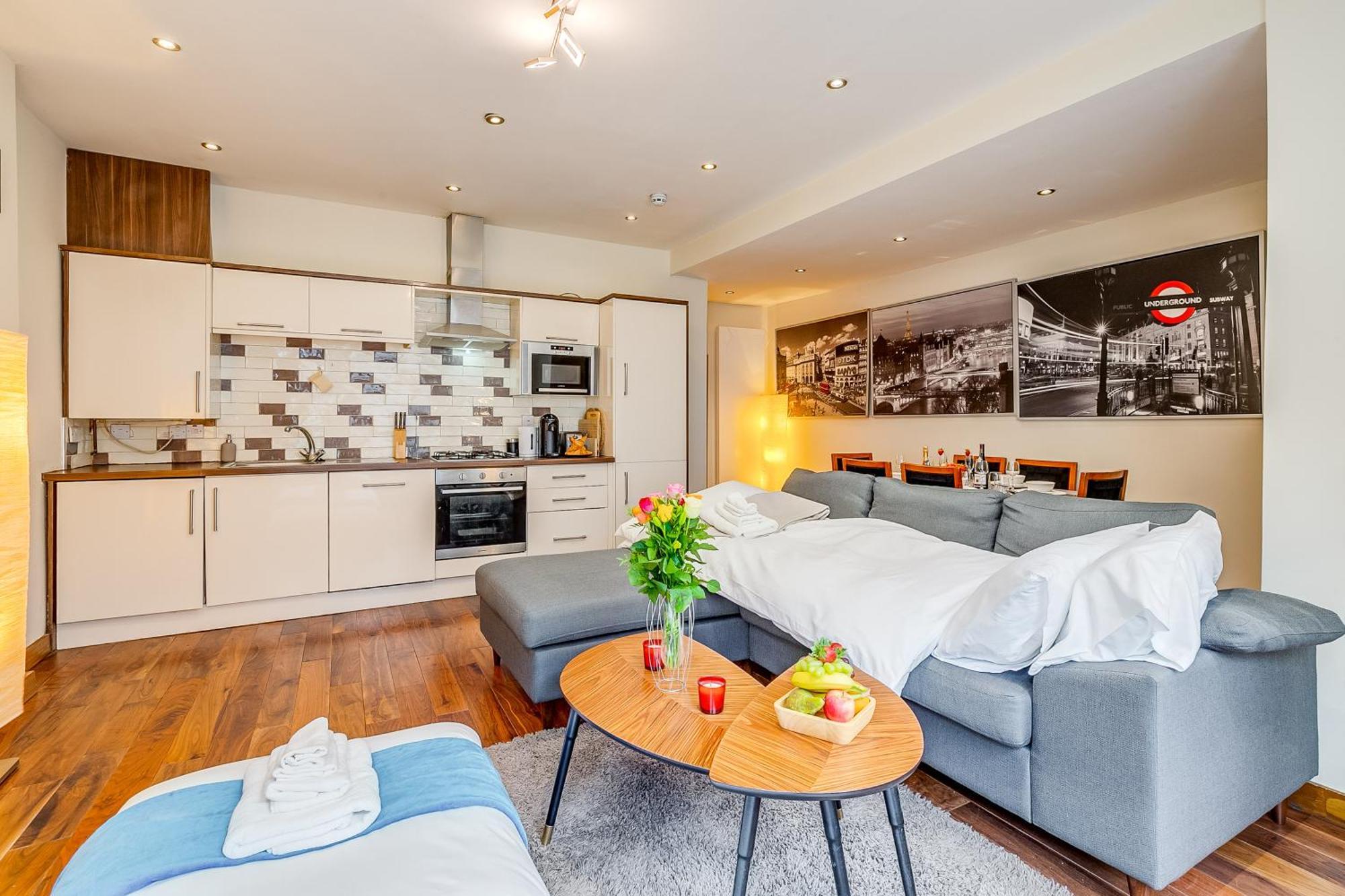 Entire Family - 2bd2bth Earl's Court *