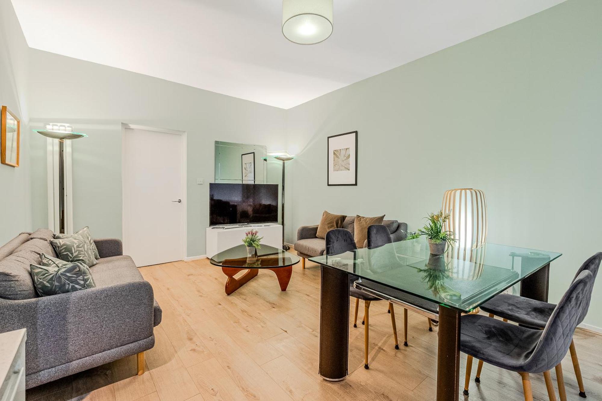 Stunning 2br Flat Btw Soho & Covent Garden Londen