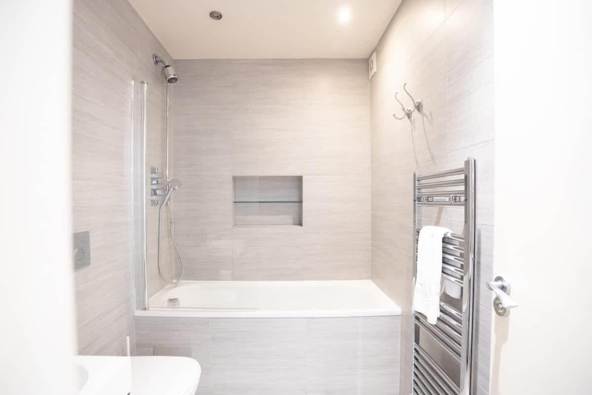 Three-bedroom Flat Near Street Art * Londres
