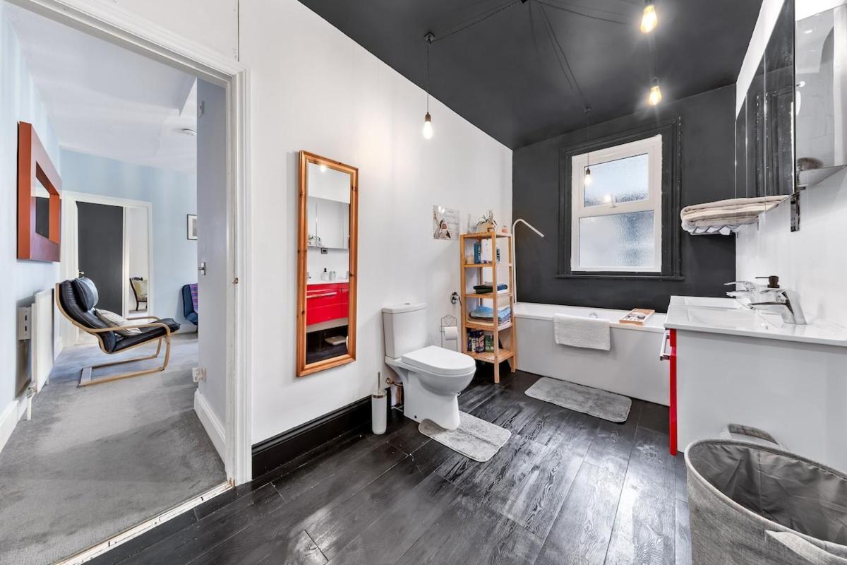 Lovely Split Level 2 Bedroom Flat In Nw