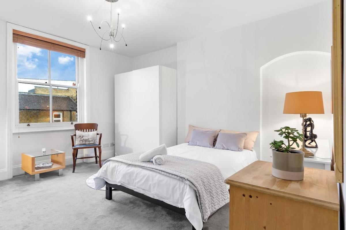 Lovely Split Level 2 Bedroom Flat In Nw