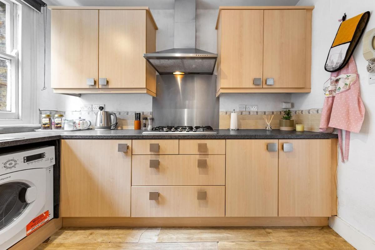 Lovely Split Level 2 Bedroom Flat In Nw