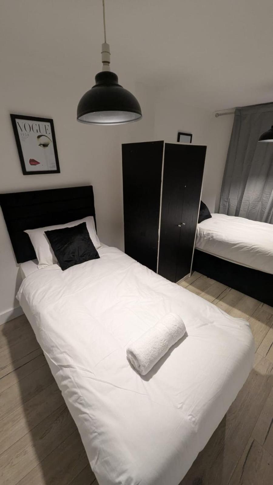 Delightful 2 Bed Ground Floor East By Rebby Sleeps 4 Near Canning Town Station Londres