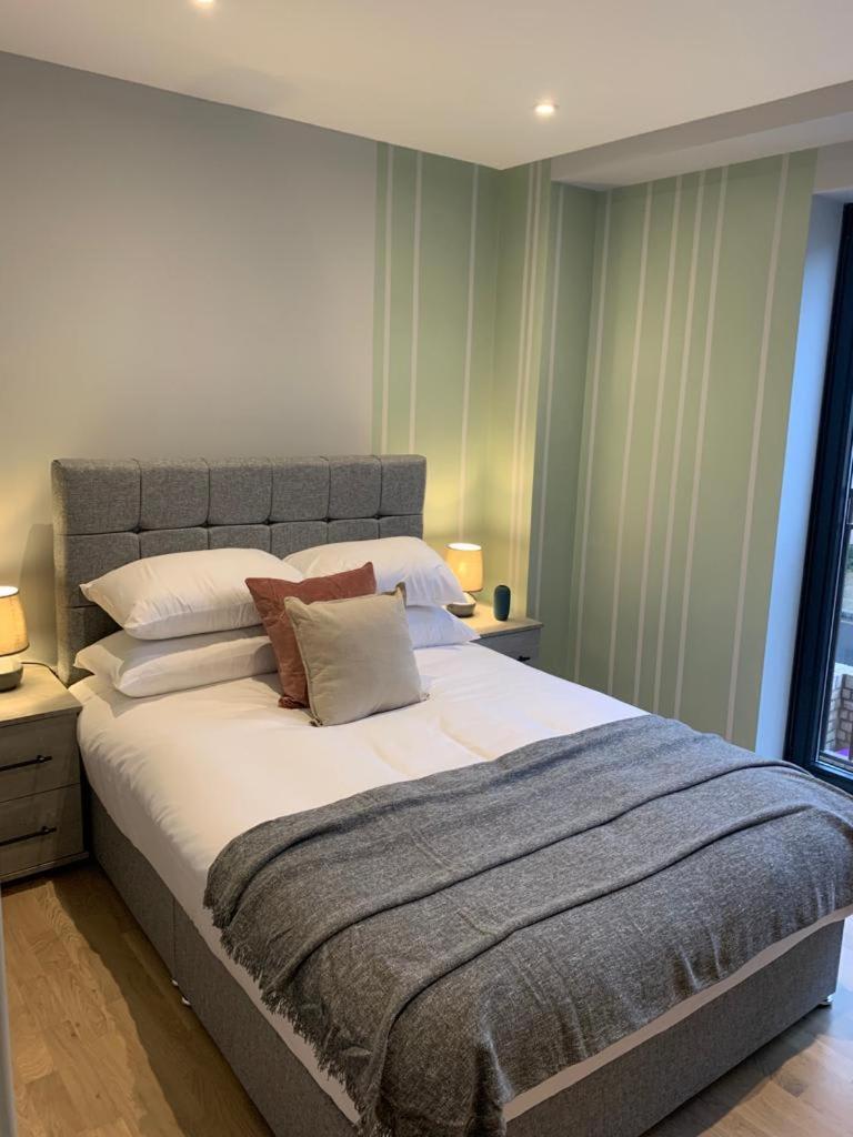 Victoria Park Two-bedroom By Novarooms * Londres