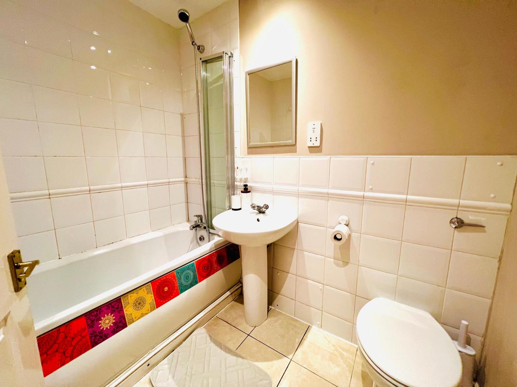 Stunning 2 Bed River View Gogh Experience