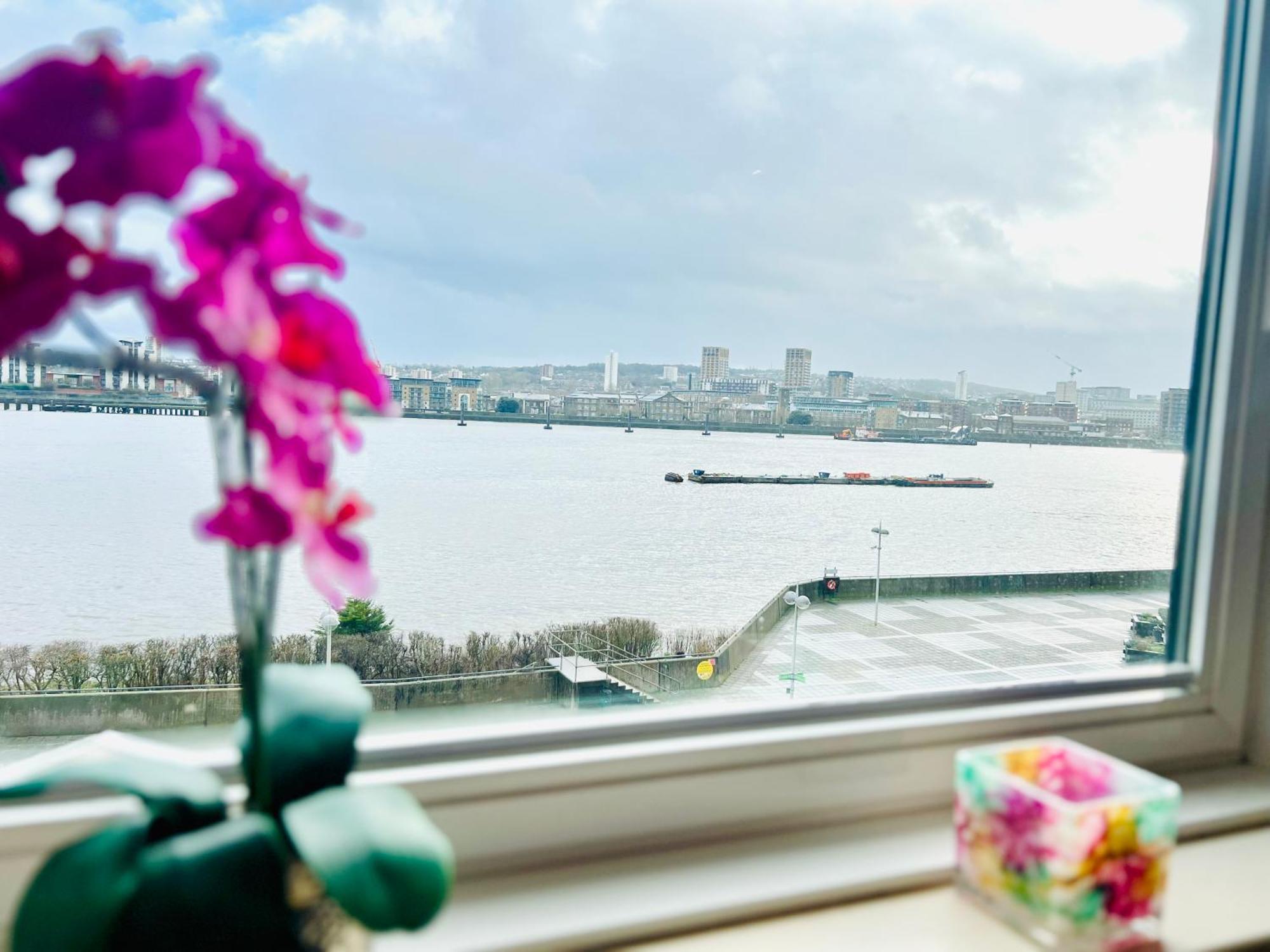 Stunning 2 Bed River View Gogh Experience Appartement Londres
