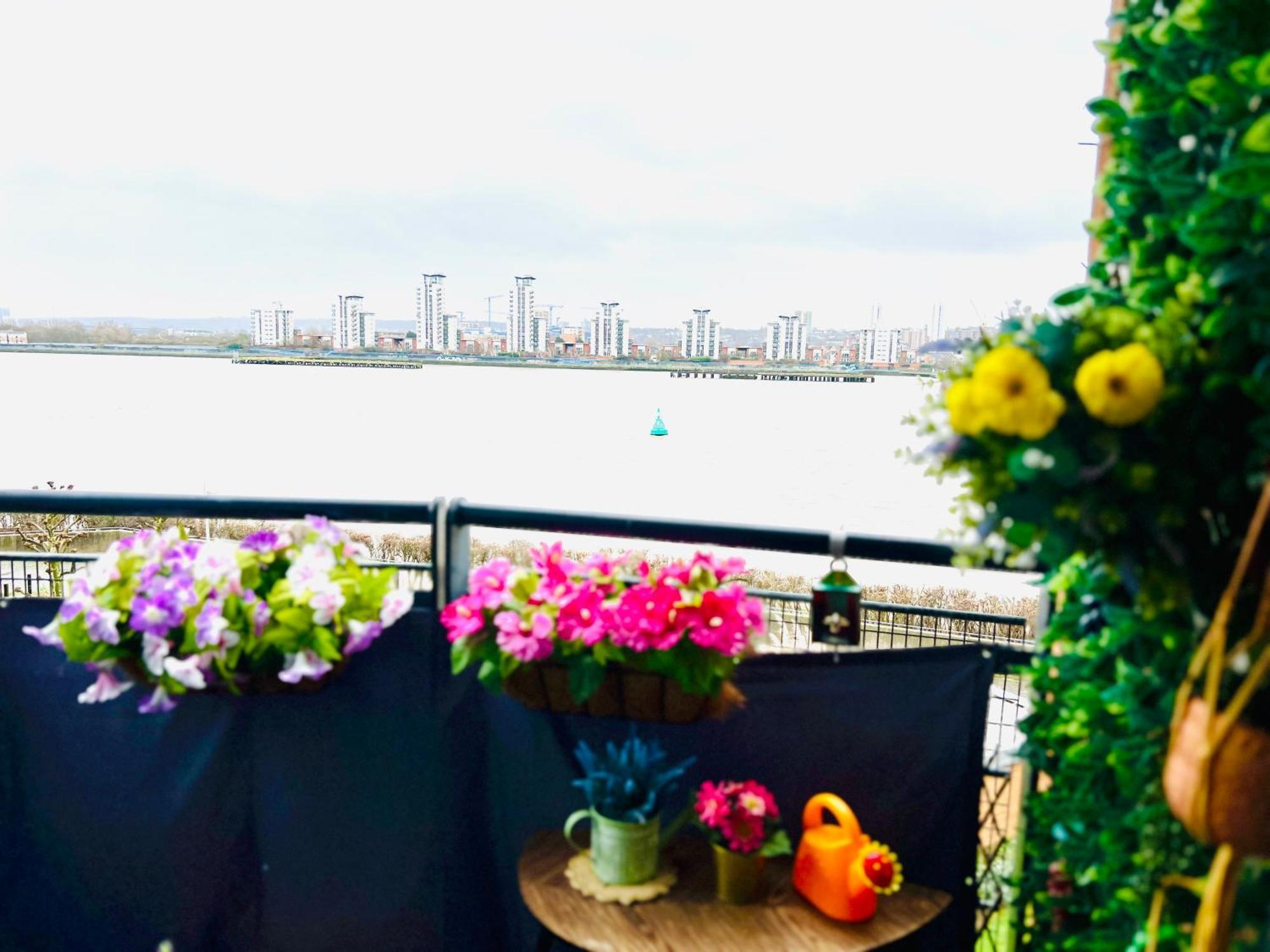 Stunning 2 Bed River View Gogh Experience