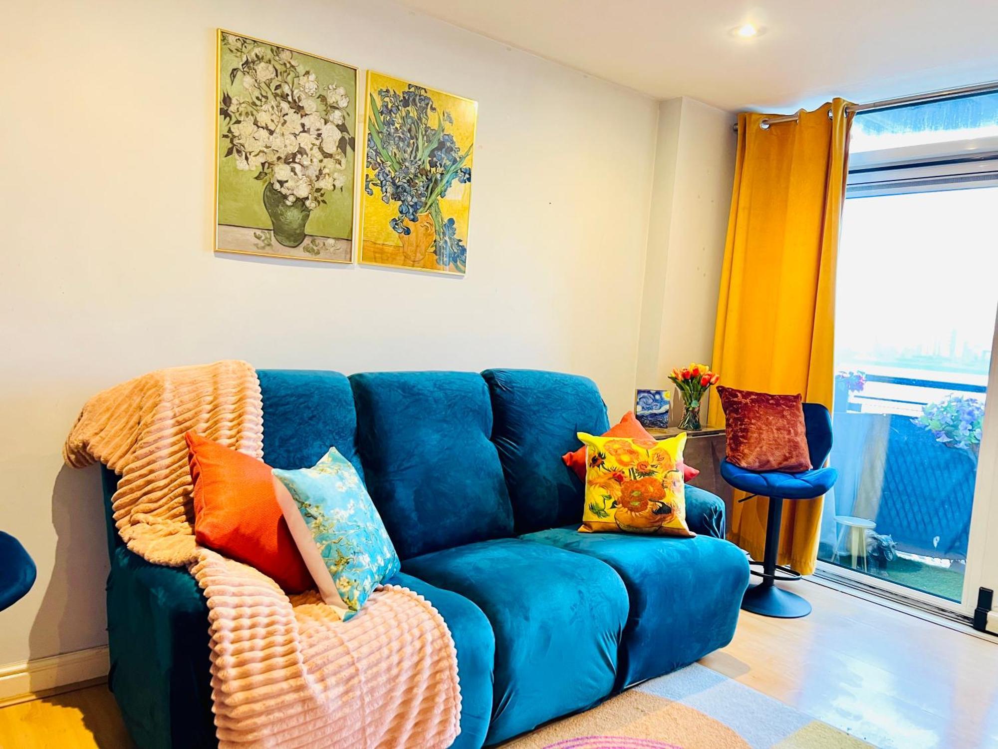 Stunning 2 Bed River View Gogh Experience Appartement *