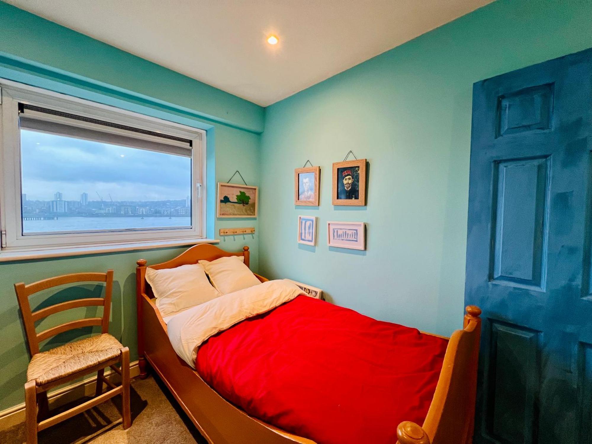 Stunning 2 Bed River View Gogh Experience Appartement