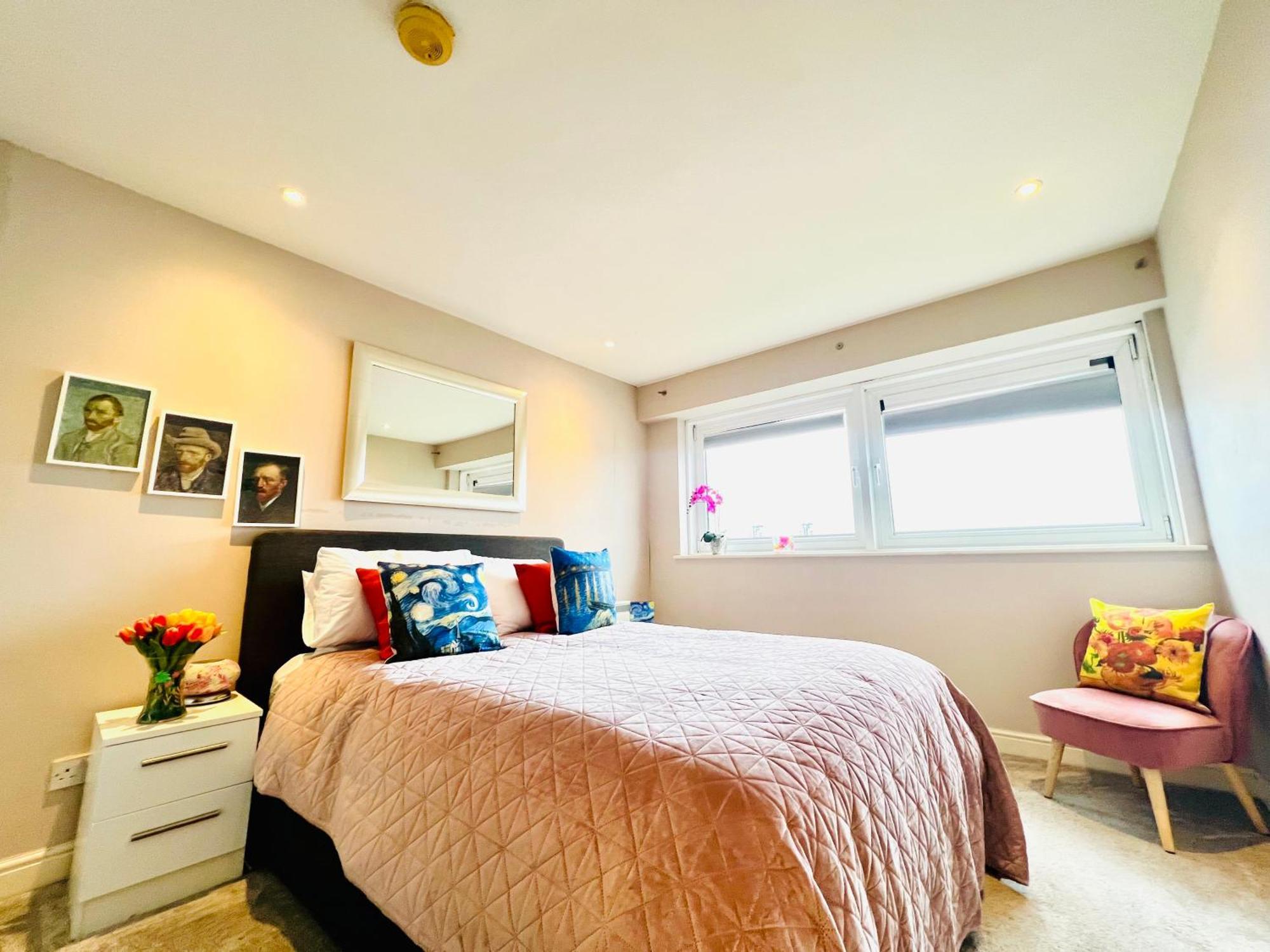 Stunning 2 Bed River View Gogh Experience Appartement