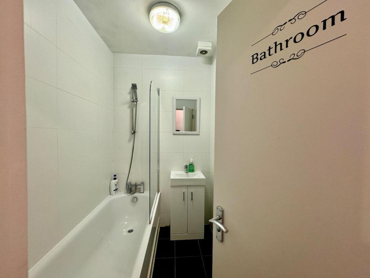 Euston Station Flat1 *