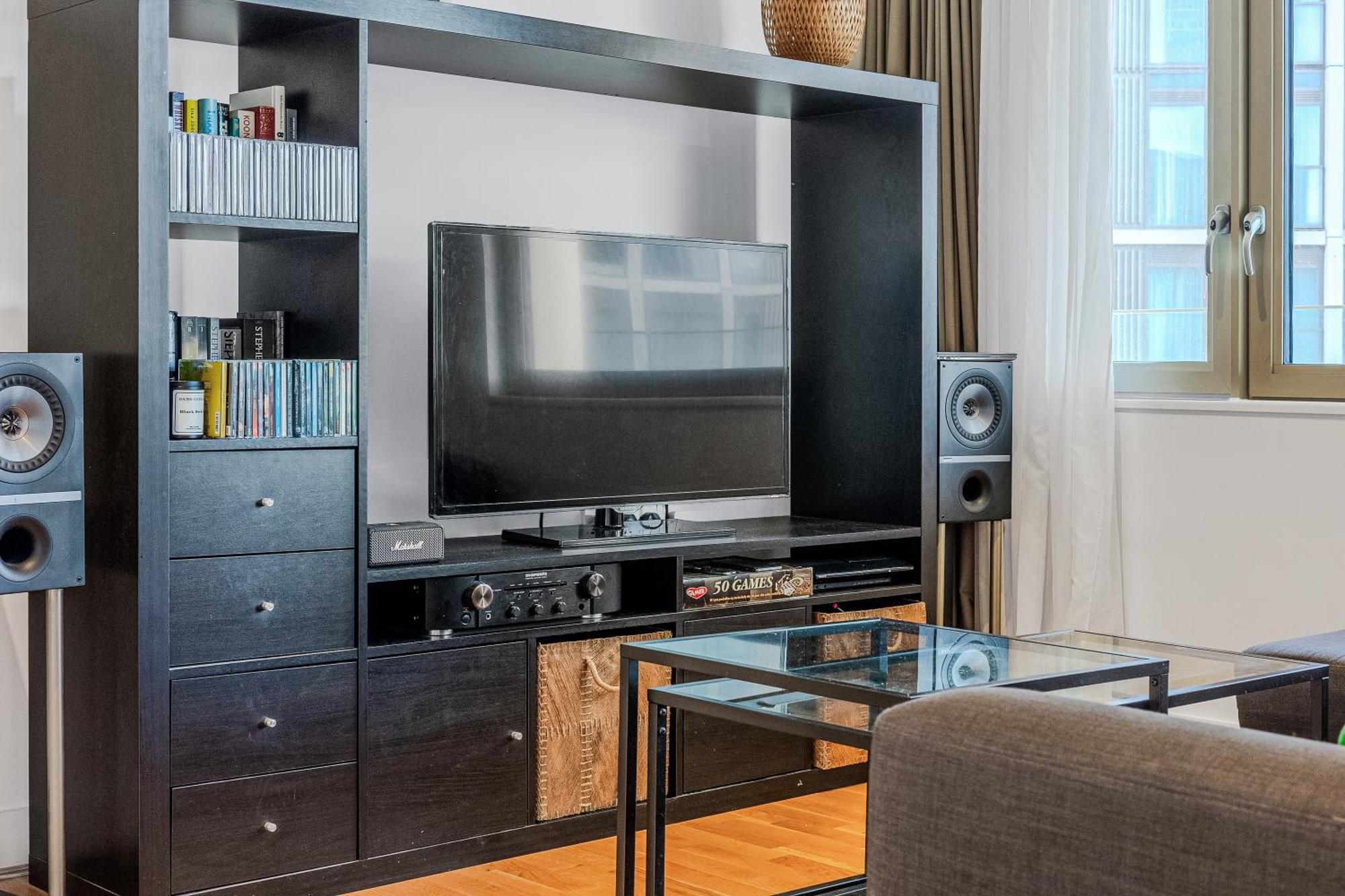 New Listing! 2br With Balcony In Stratford, 3min Dlr * Londres