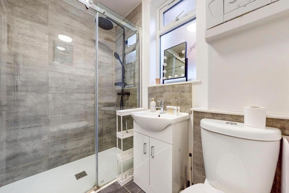 Spacious & Comfortable 2br Close To Stratford * Londres