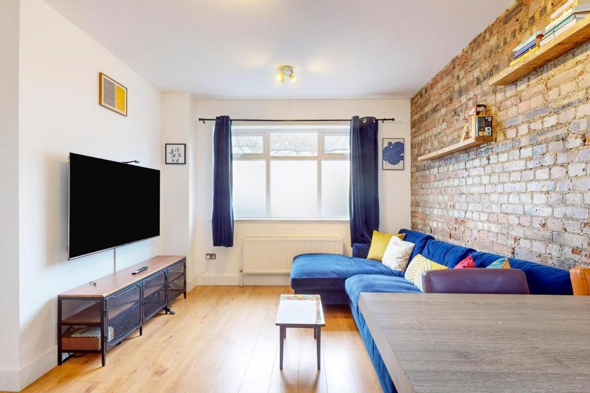 Spacious & Comfortable 2br Close To Stratford Appartement