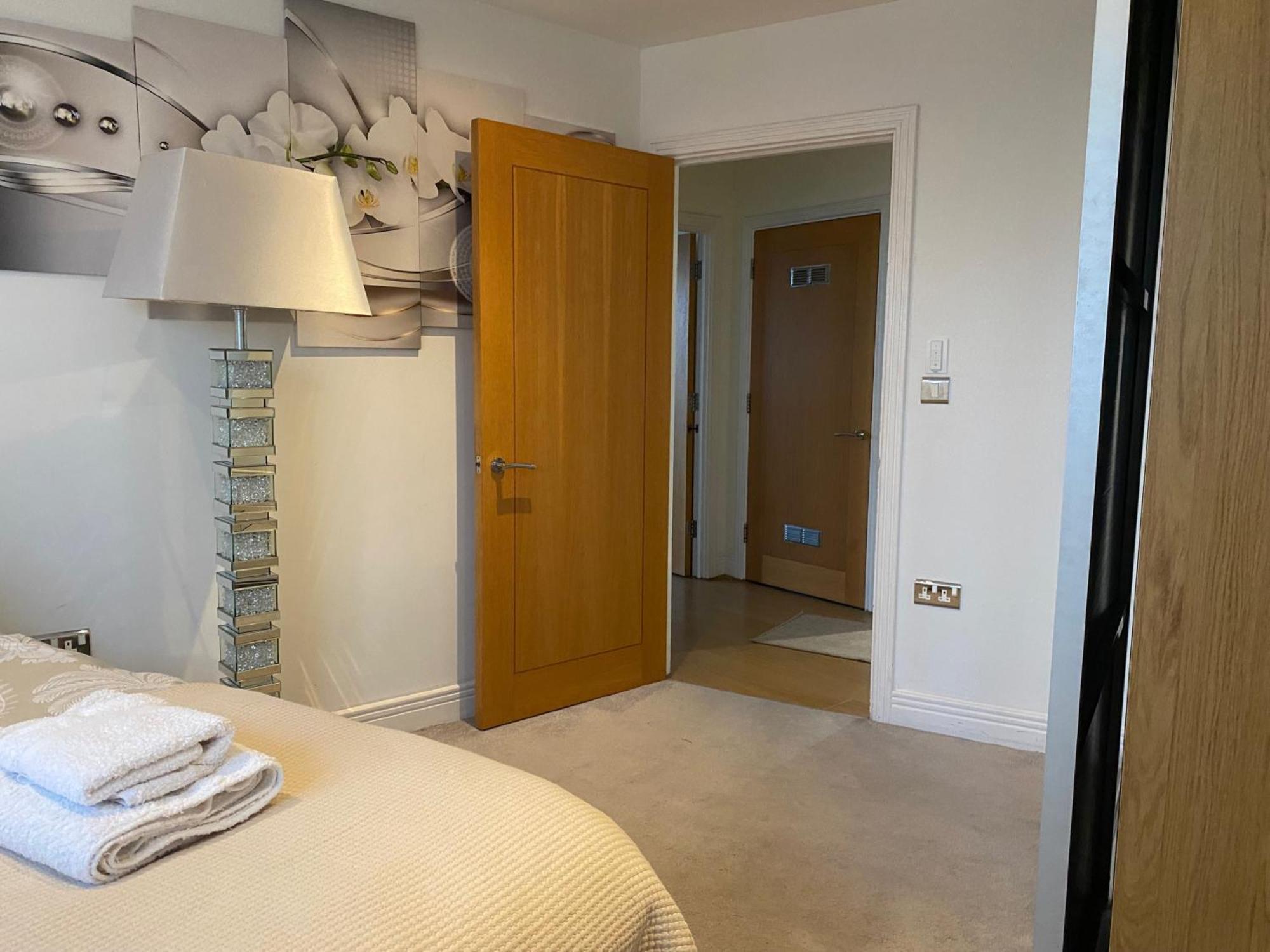 2 Bed Parking Balcony River View * Londres