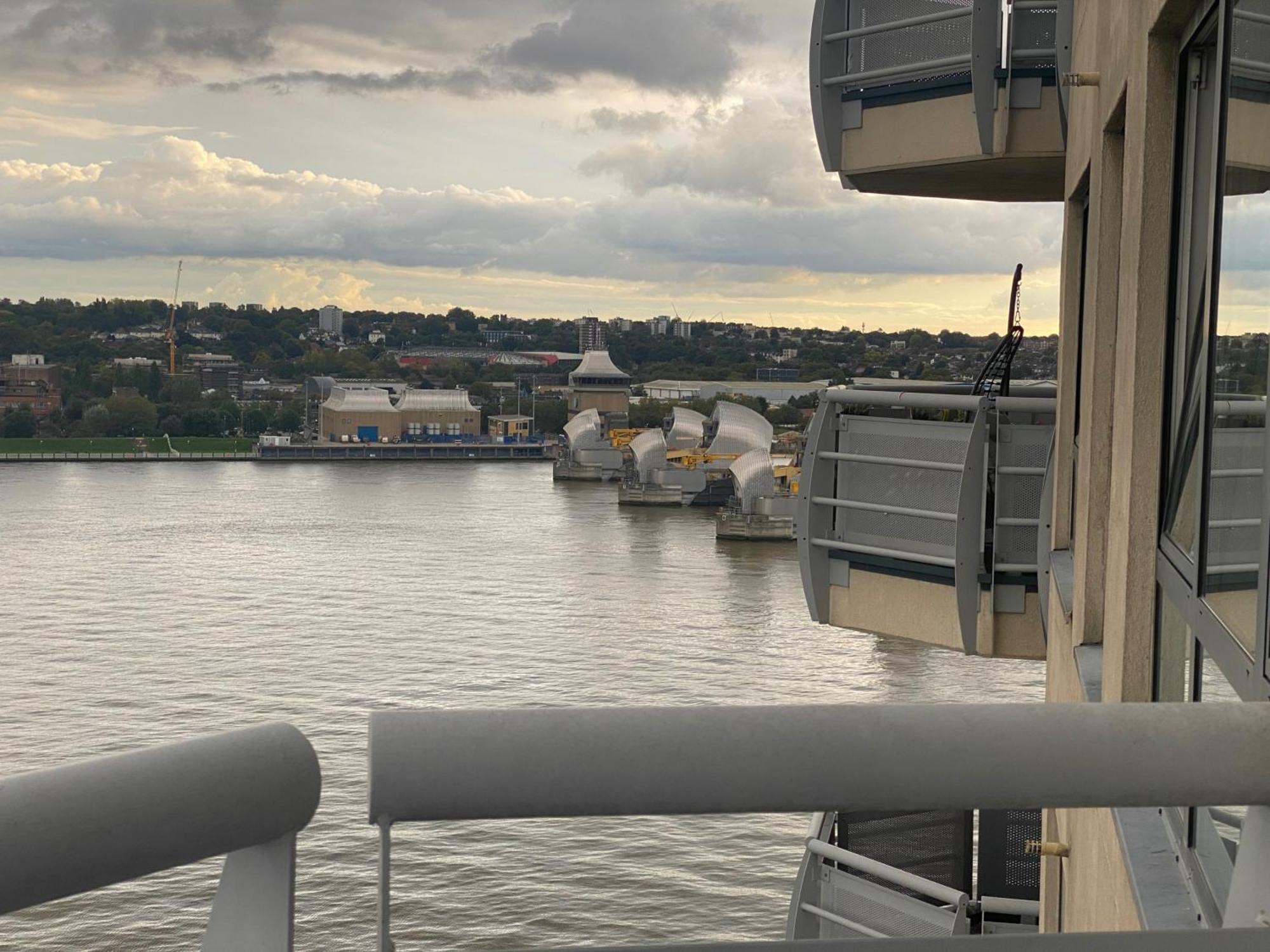 2 Bed Parking Balcony River View Appartement Londres