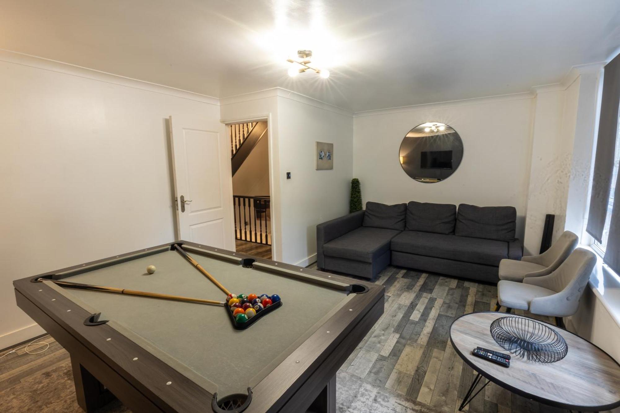 Housesleep14-freep-garden-bbq-patio-pooltable Londres