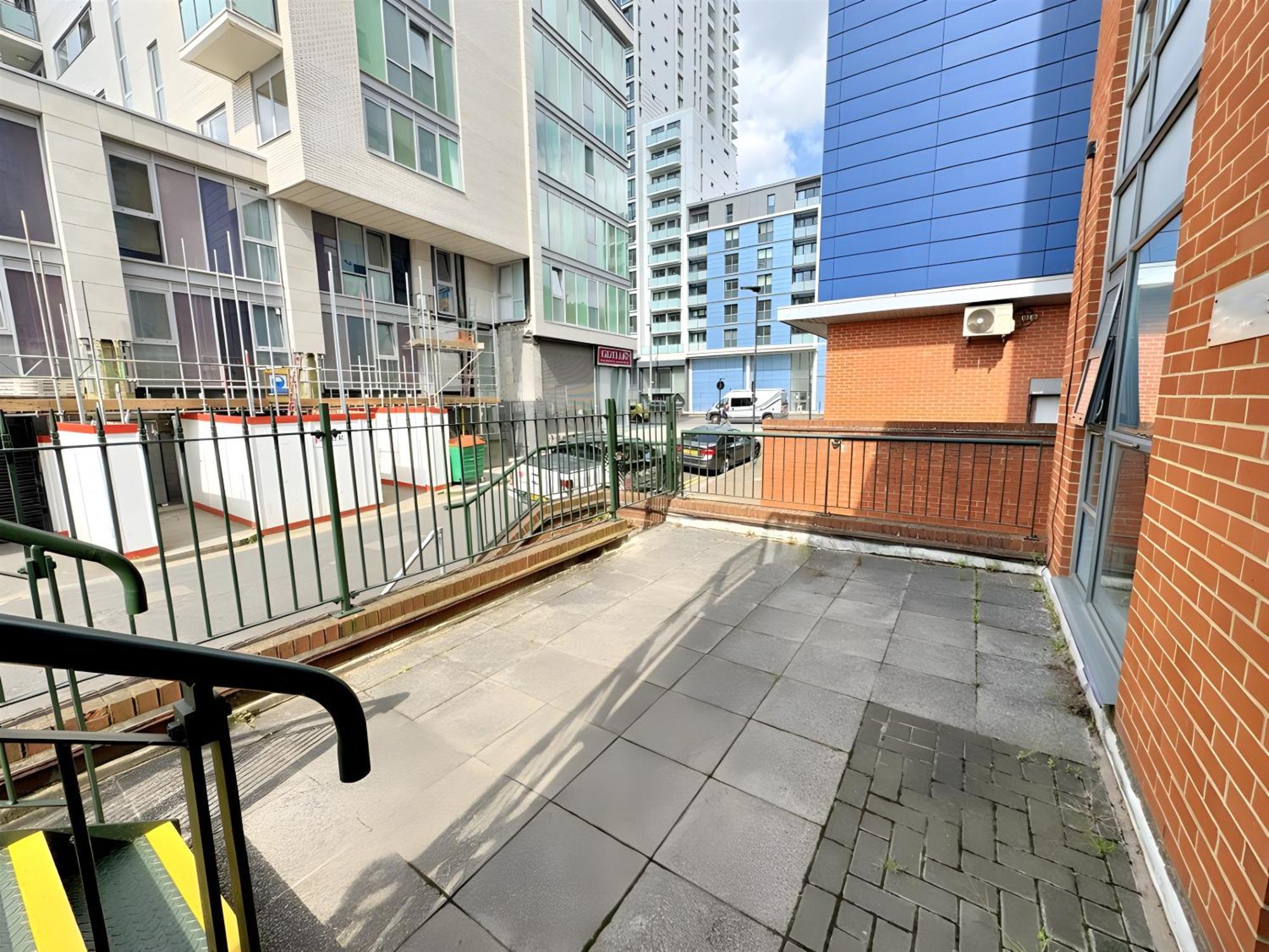 Executive 2 Bed Flat Near Stratford Station - Ideal For Corporate * London