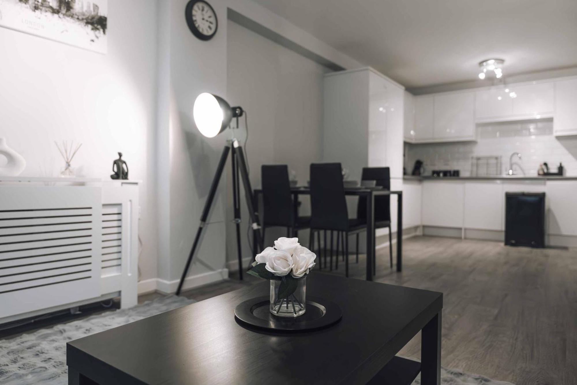 Executive 2 Bed Flat Near Stratford Station - Ideal For Corporate Apartamento Londres