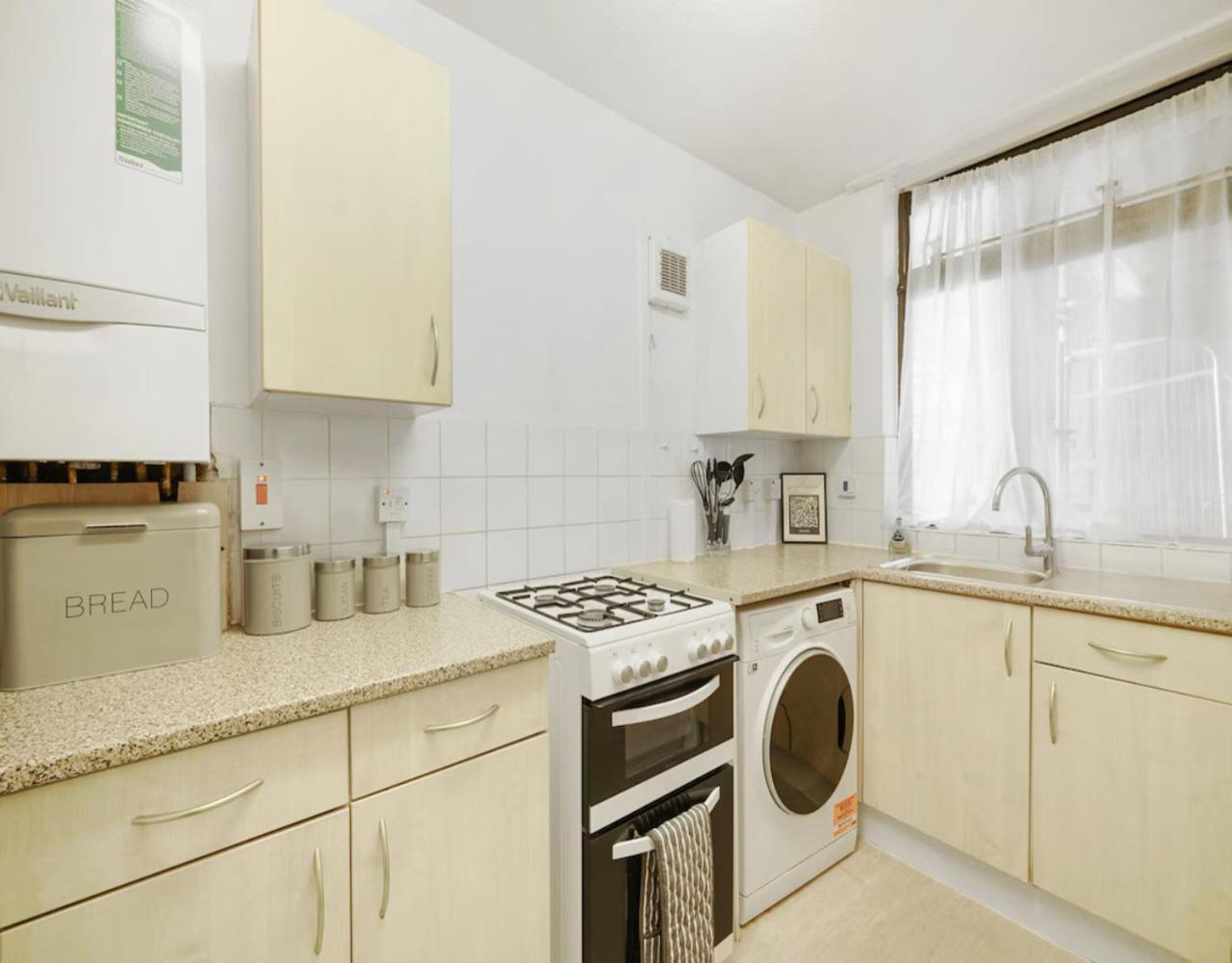 Stylish Two Bedroom London, West Kensington Appartement *