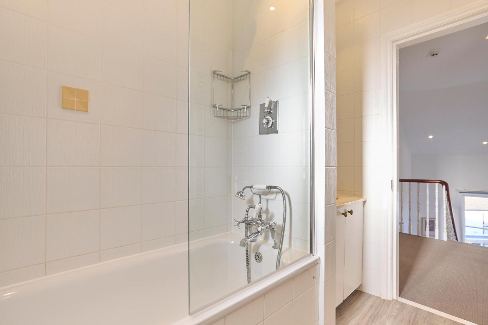 The Hampstead Getaway - Charming 5bdr With Conservatory Appartement *