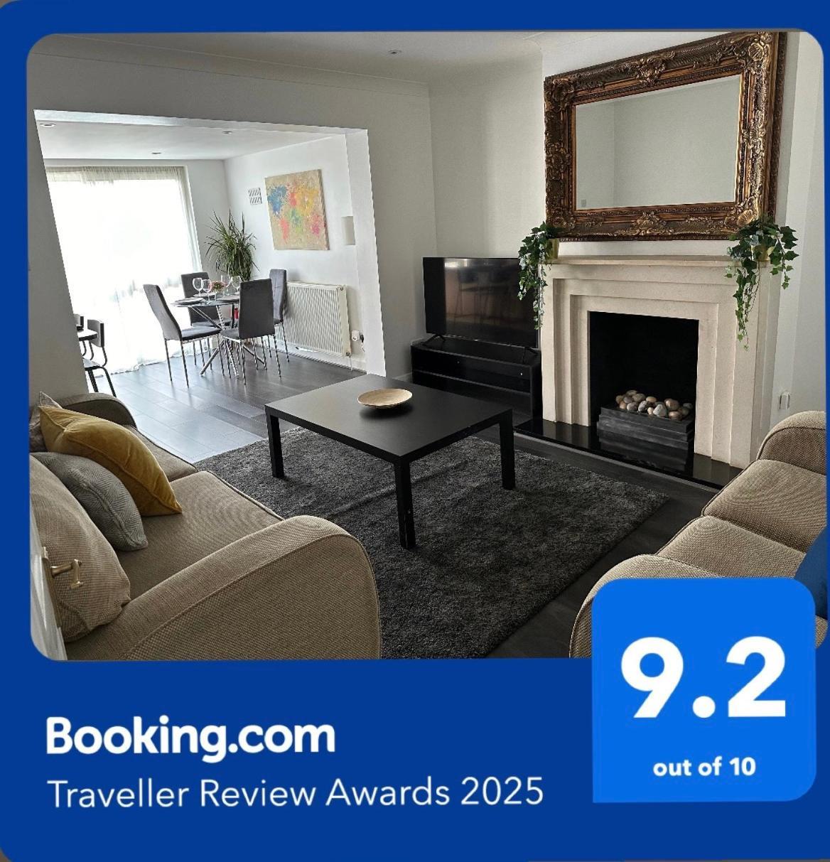 Hébergement de vacances Modern Four Bedroom Semi-detached House With Off Street Parking 8 Min Drive To Wembley Stadium, 5 Miles To Londres
