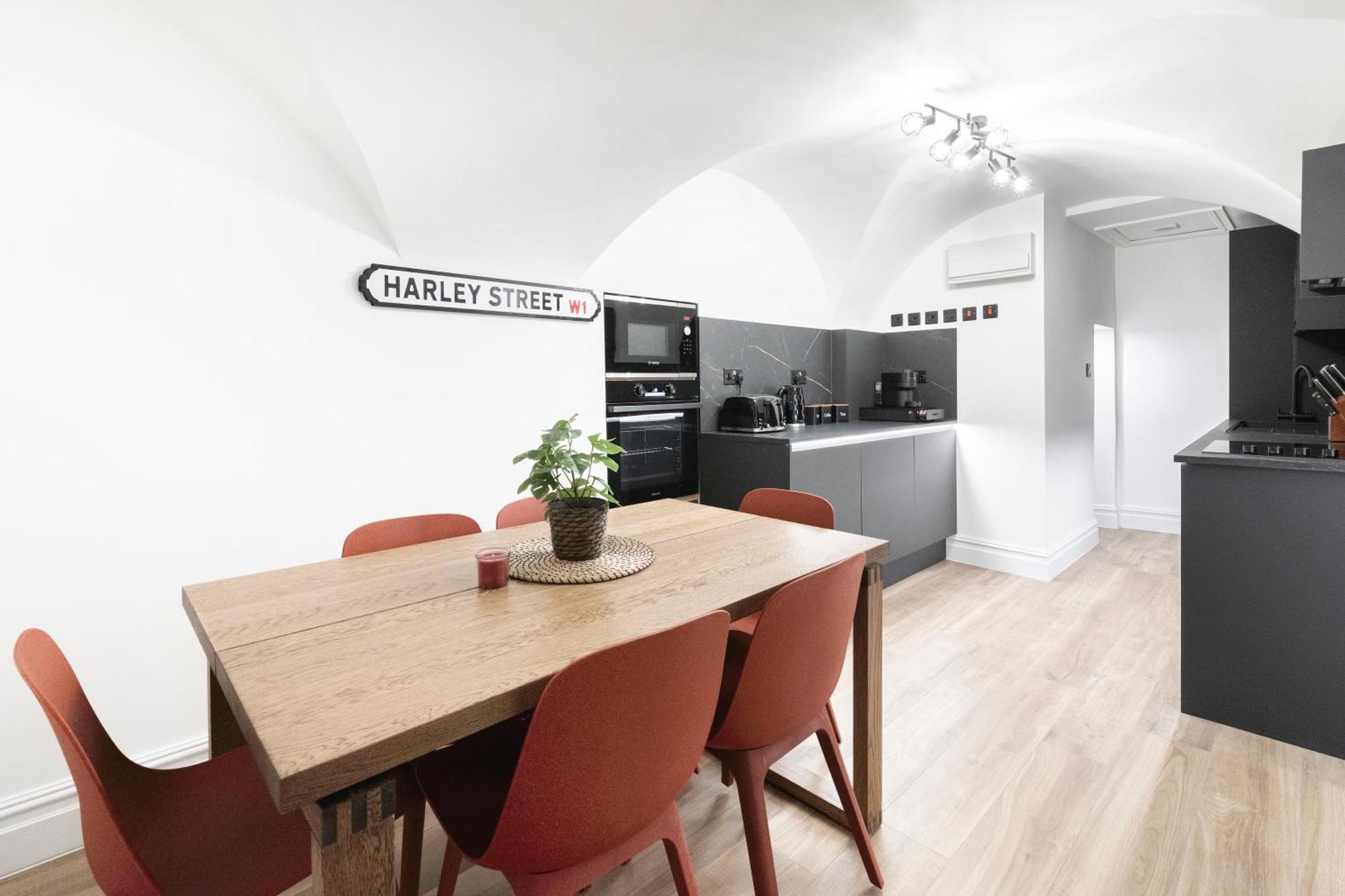 Luxury 2 Bedroom In * London