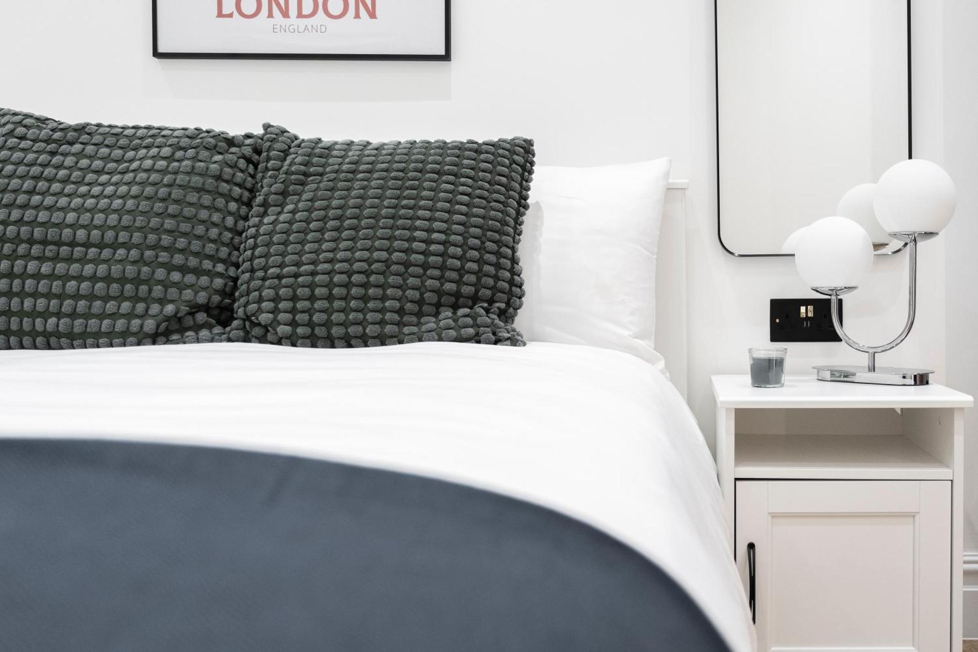 Luxury 2 Bedroom In *