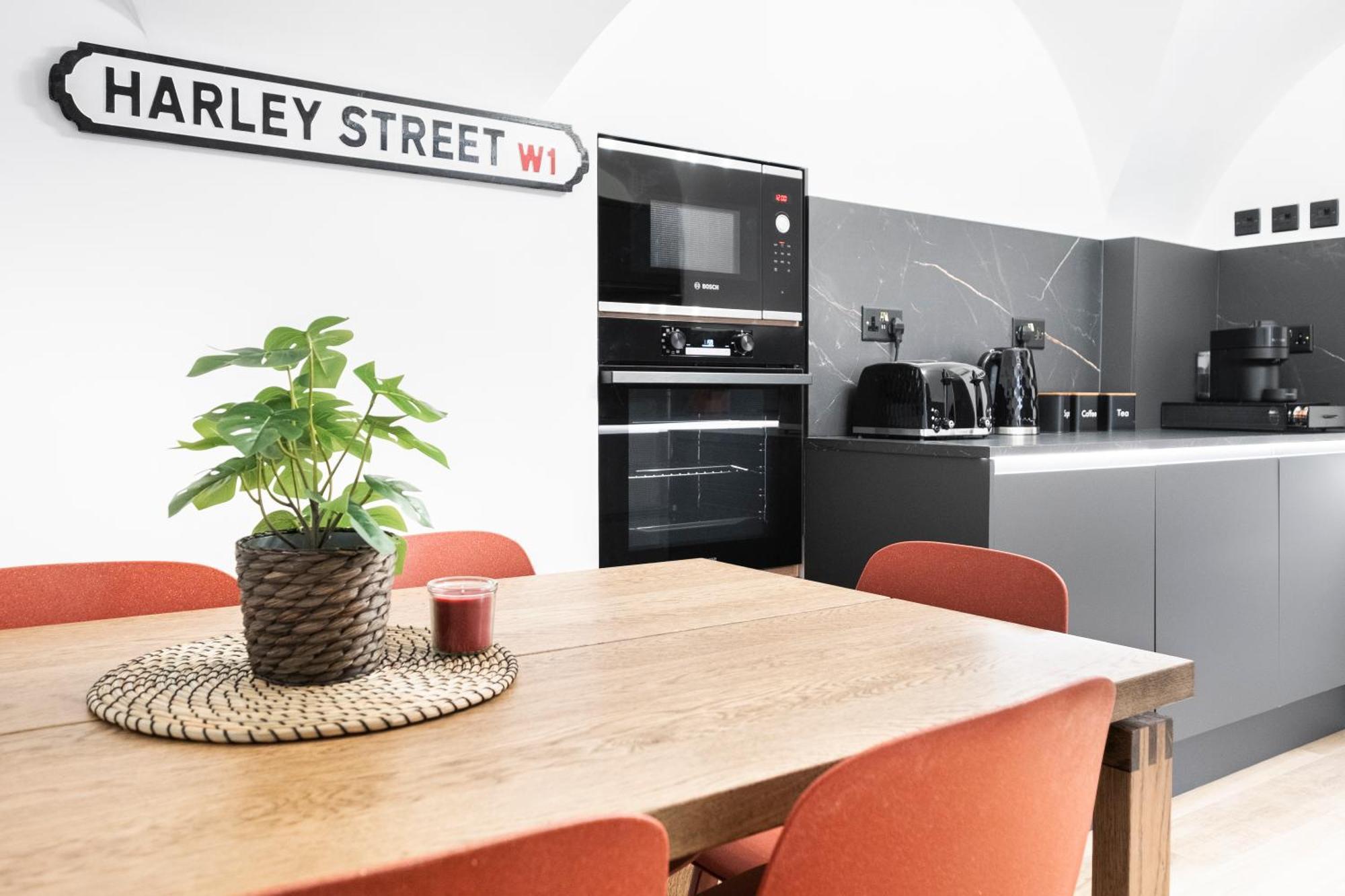 Luxury 2 Bedroom In * London