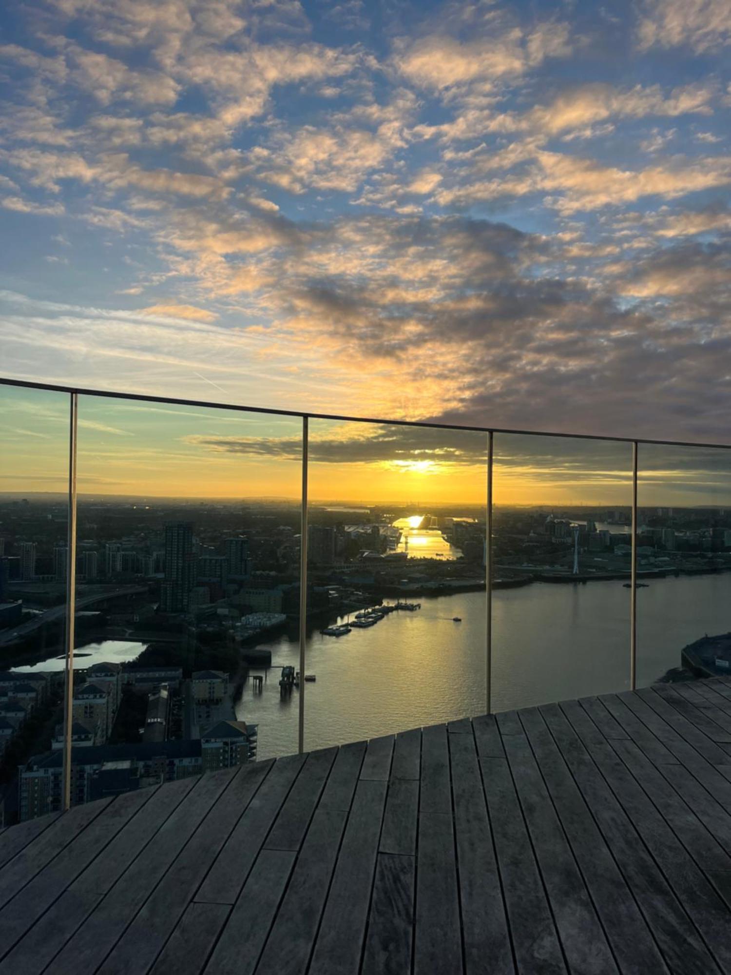 Appartement Luxury Modern 2 Bed Flat With Balcony And View - Canary Wharf Center Londen