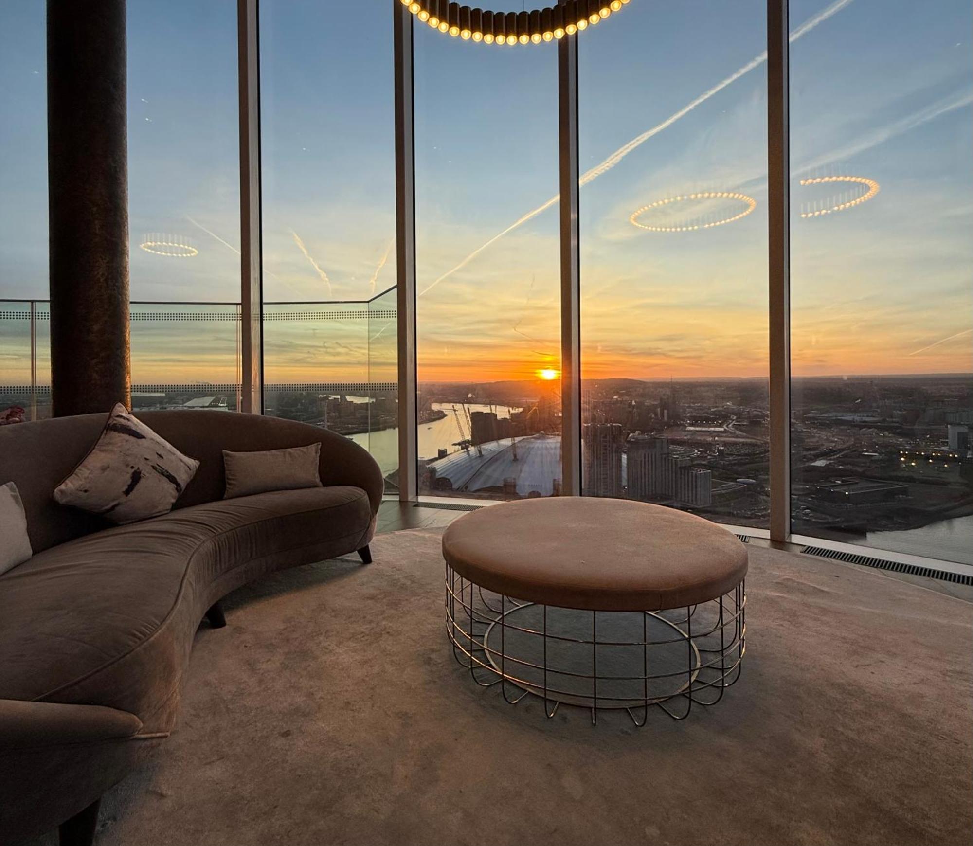 Luxury Modern 2 Bed Flat With Balcony And View - Canary Wharf Center * Londen