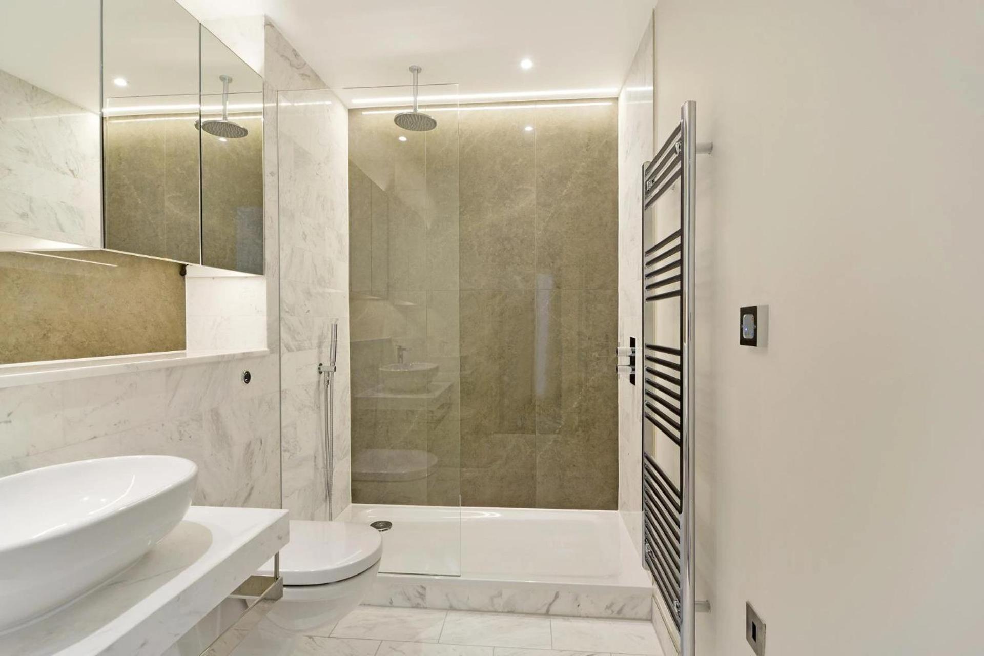 Luxury Modern 2 Bed Flat With Balcony And View - Canary Wharf Center Londen