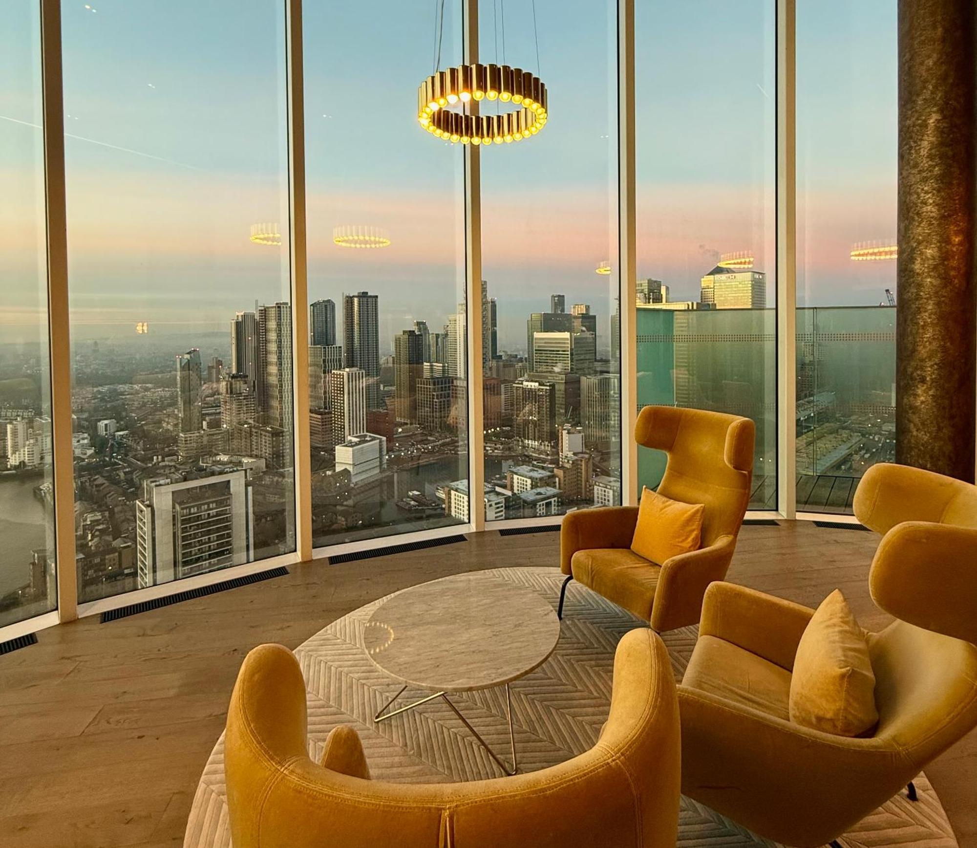 Luxury Modern 2 Bed Flat With Balcony And View - Canary Wharf Center Londen