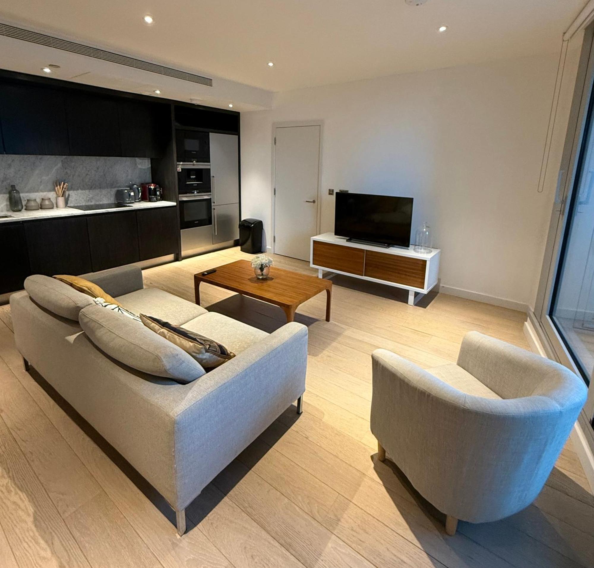 Luxury Modern 2 Bed Flat With Balcony And View - Canary Wharf Center Londen
