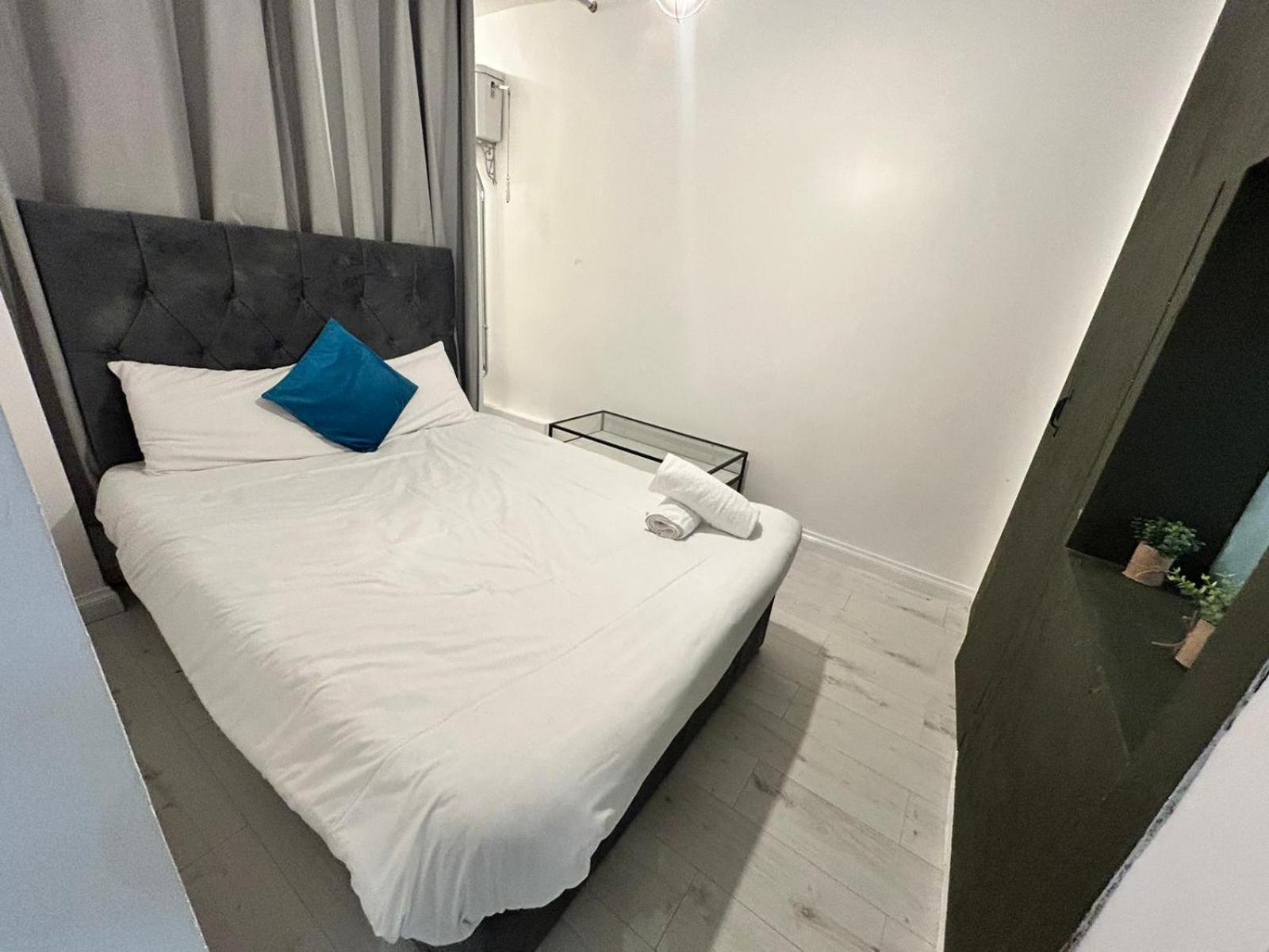 2 Bedroom Flat Wembley Appartement *