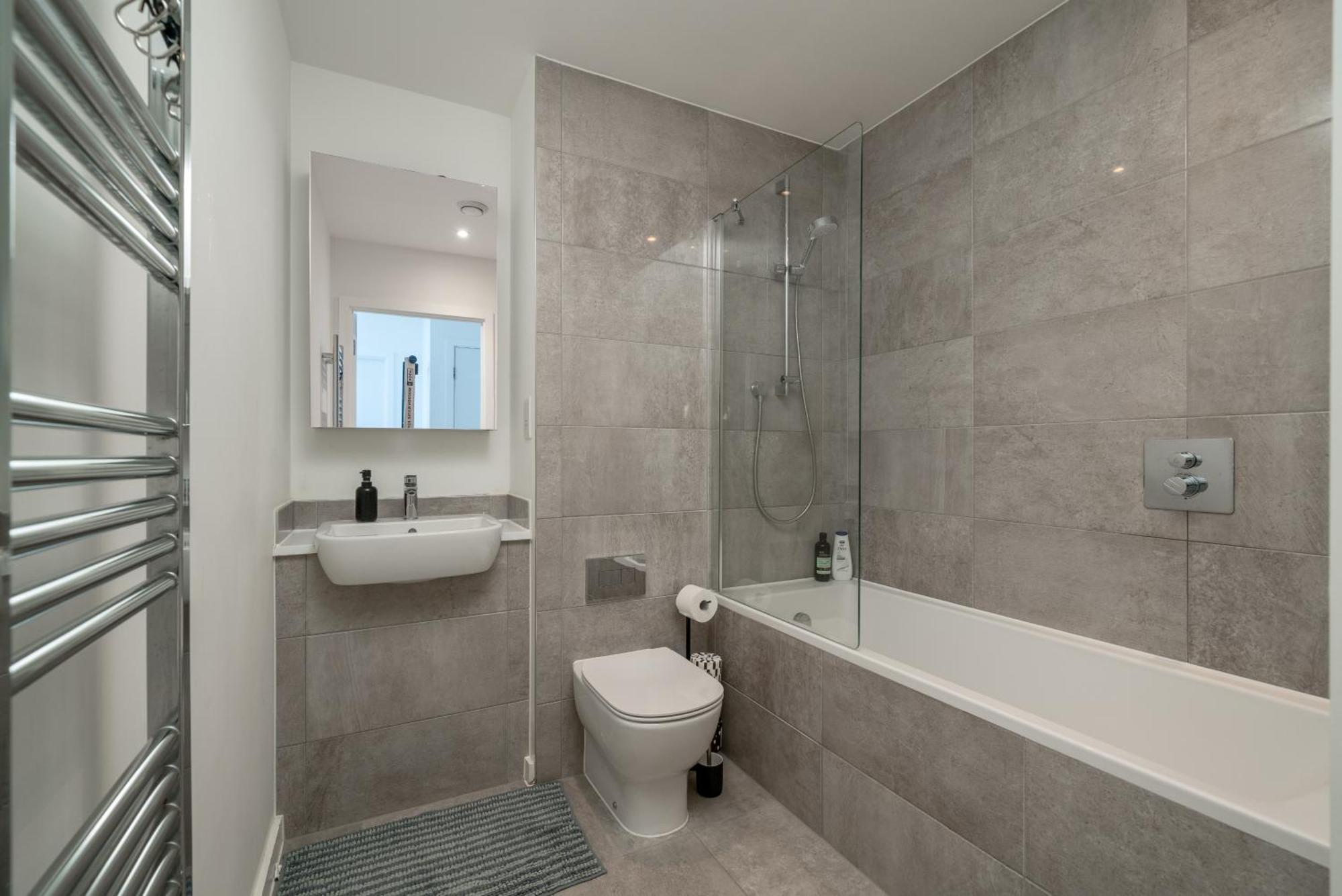 Waterview With Ultra Fast Wifi Close To Excel And O2, Corporates And Contractors Welcome Appartement *