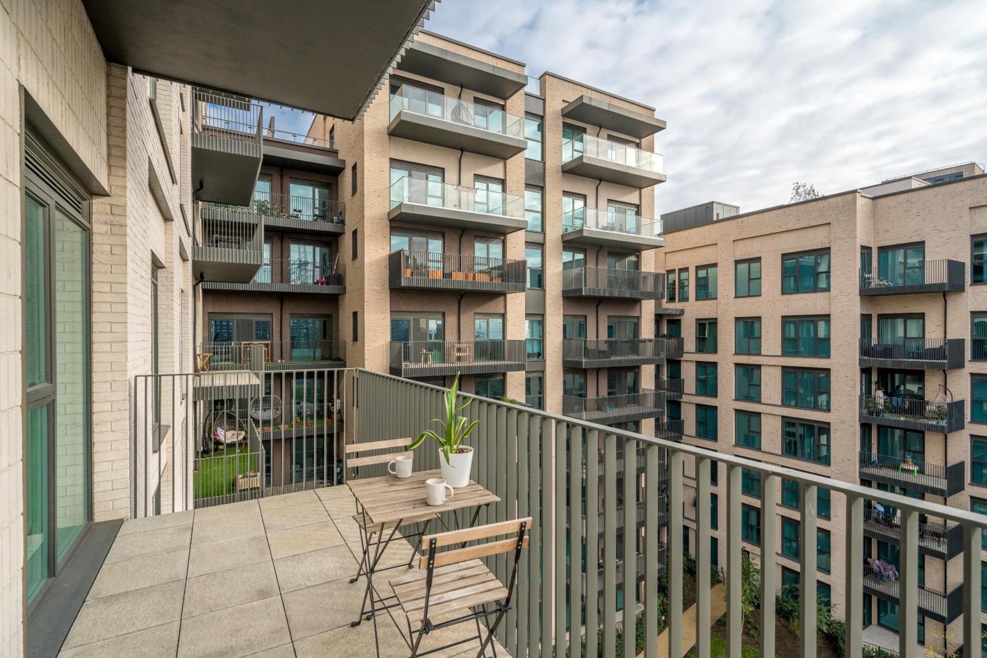 Waterview With Ultra Fast Wifi Close To Excel And O2, Corporates And Contractors Welcome Appartement *