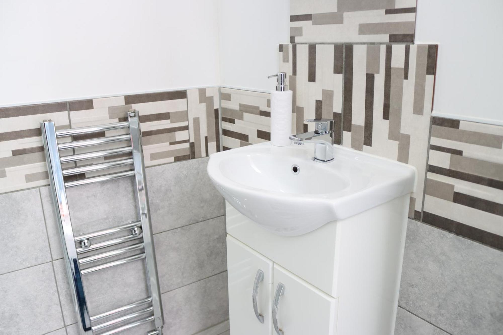 Cosy With Kitchenette And Private Bathroom - 15mins To London!