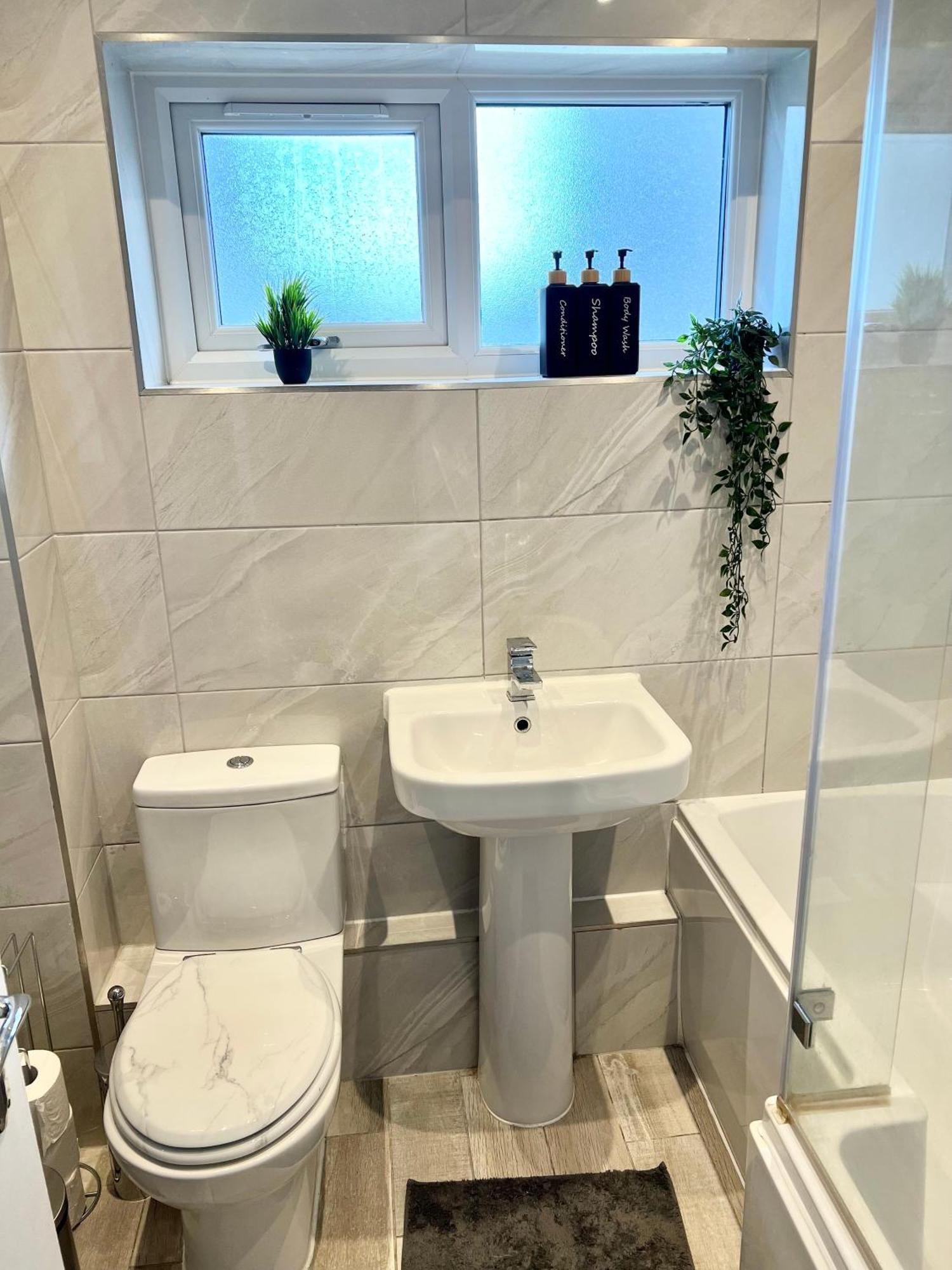 Ferienhaus Hale Lodge, Comfy For Families And Contractors London