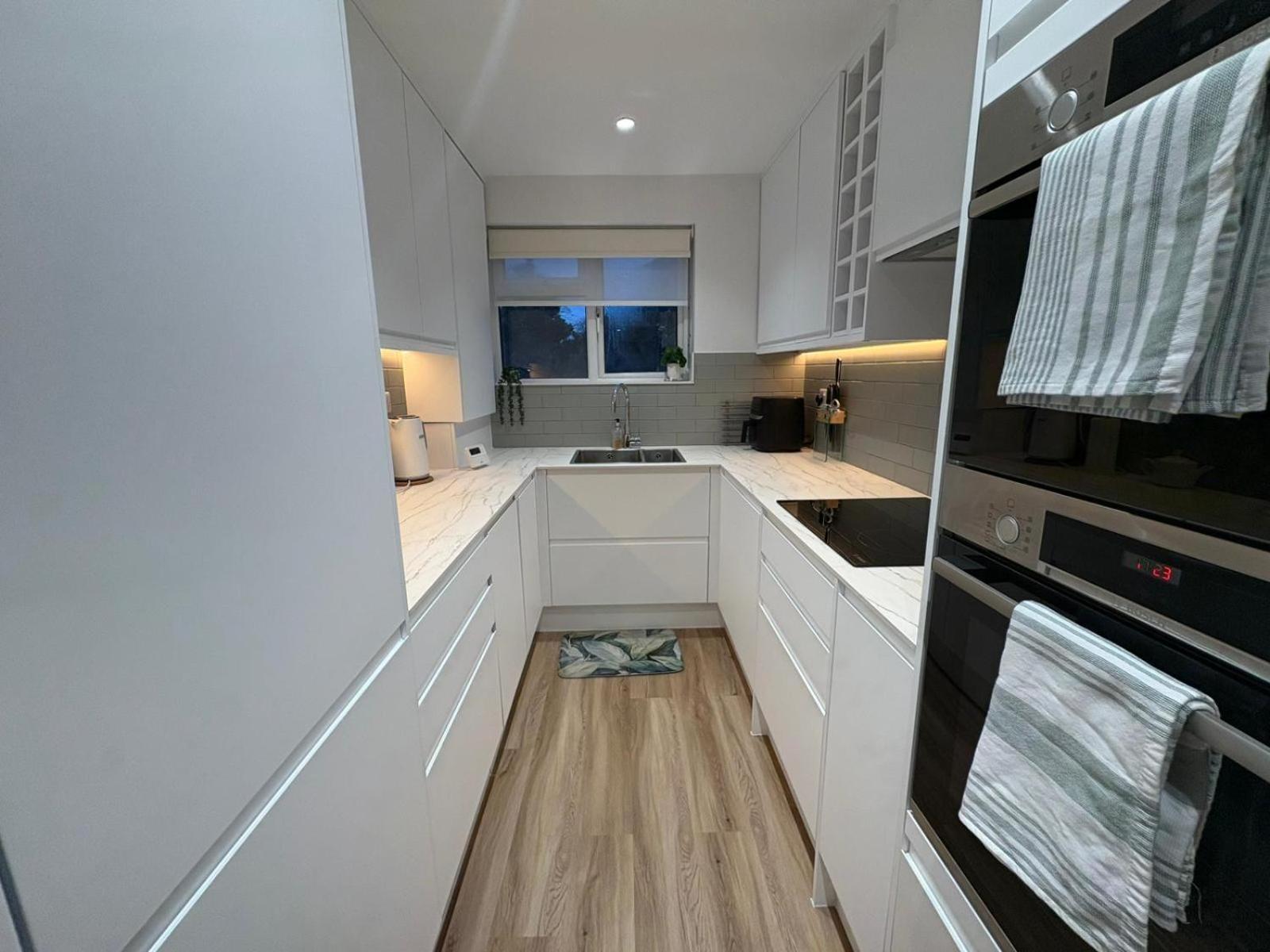 Stylish 2 Bedroom In North Finchley * Londres